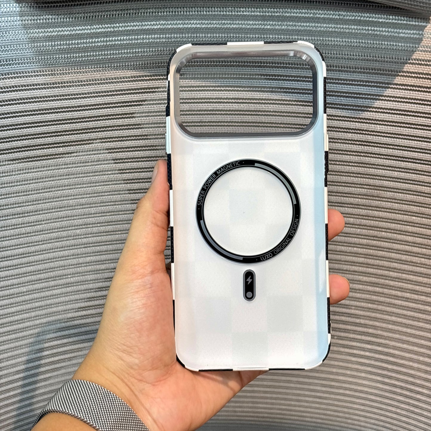 Carbonique MagSafe iPhone 17 Pro Max Case