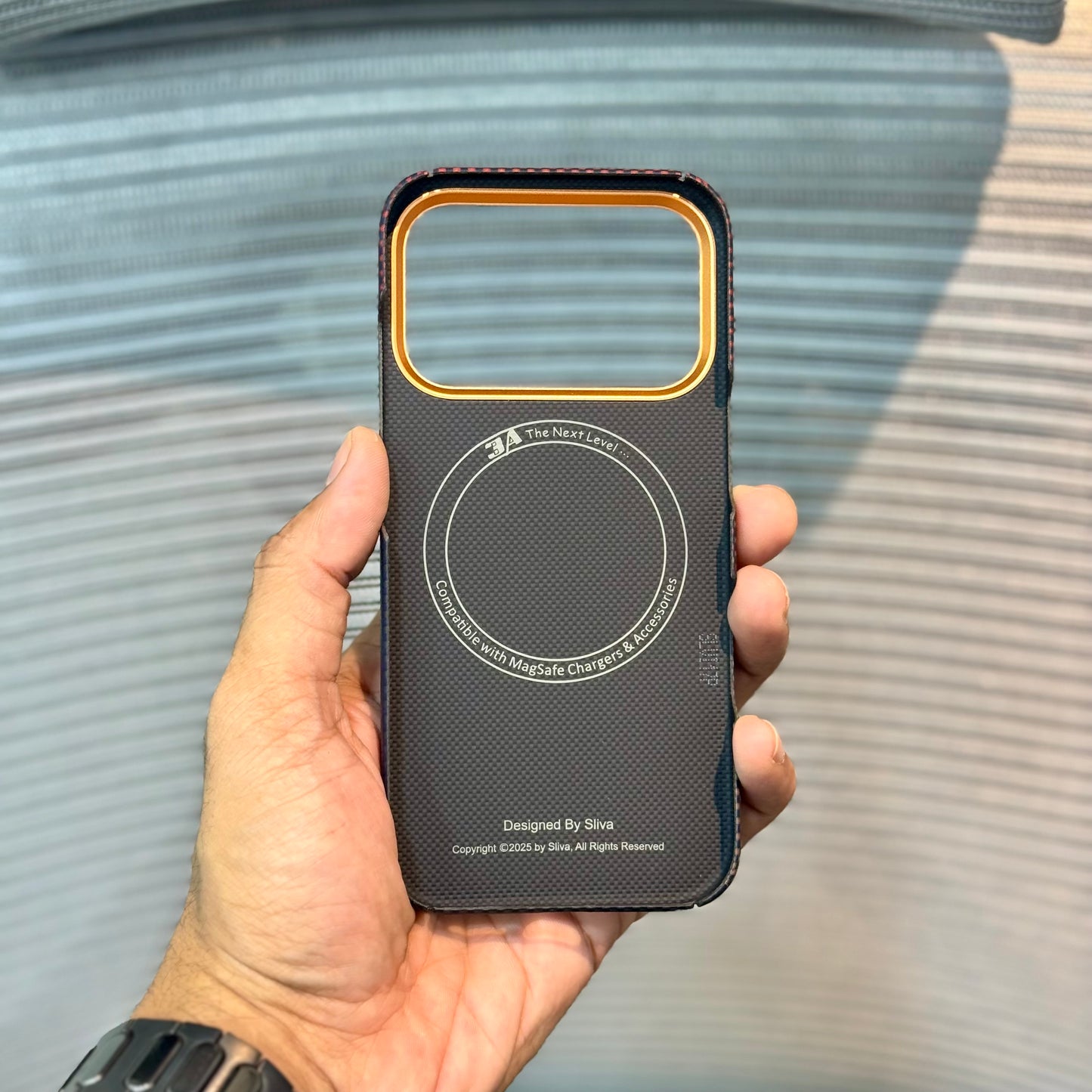 SlimWeave Carbon MagSafe iPhone 17 Pro Case