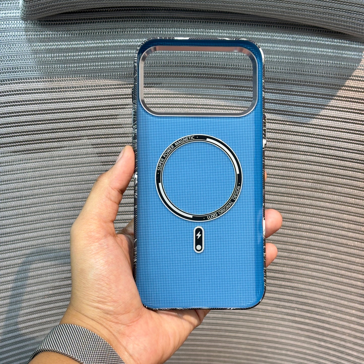 Carbonique MagSafe iPhone 16 Pro Case