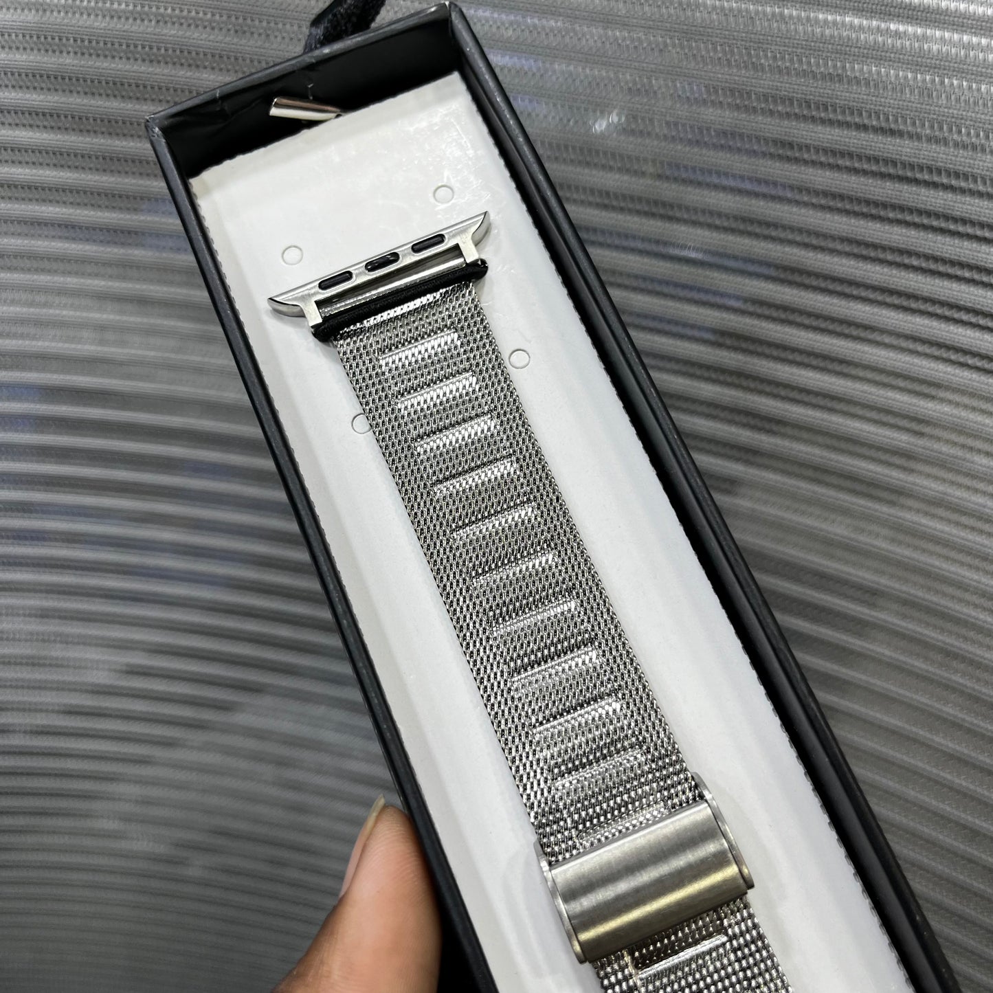 Silver Emboss Metal iWatch Strap