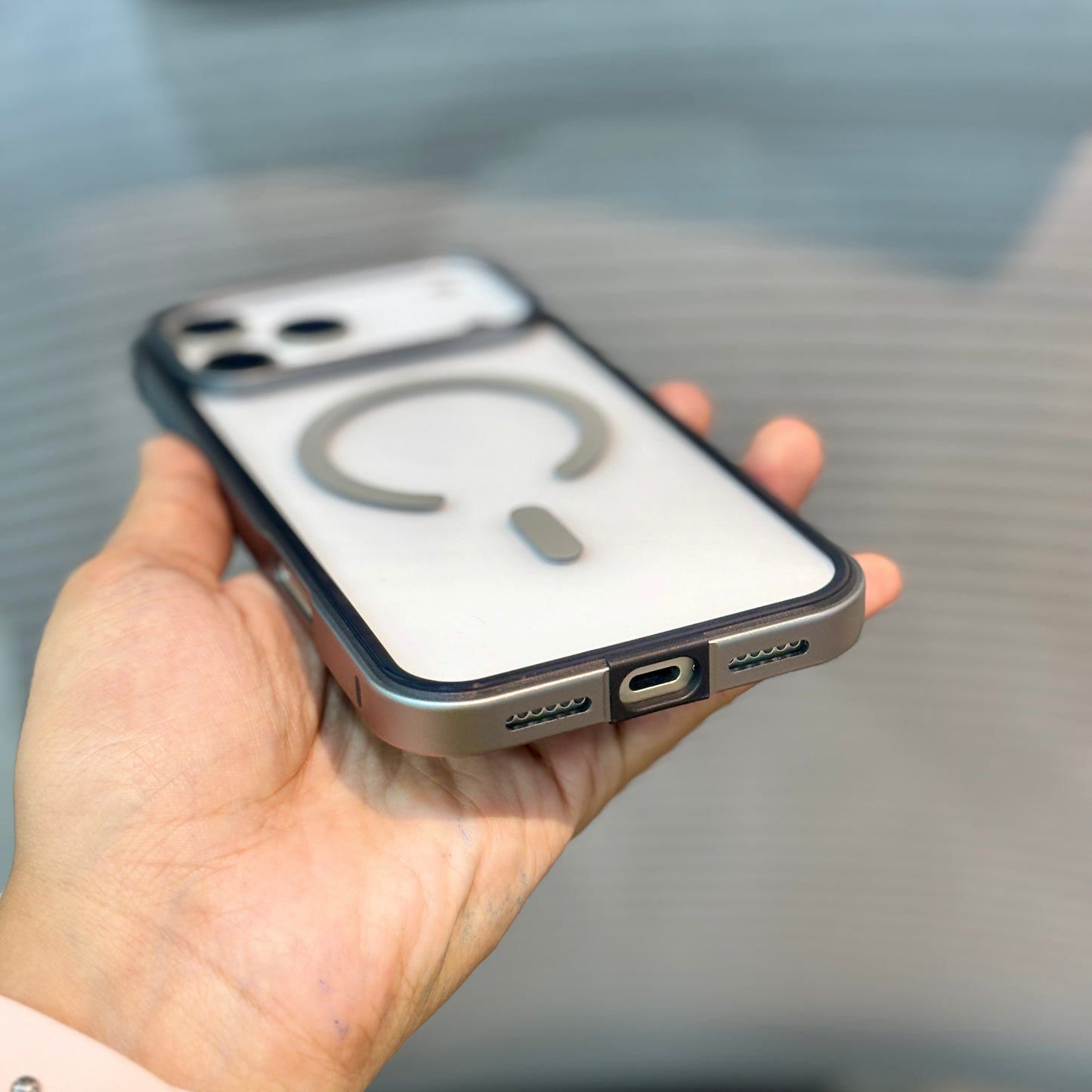 LumiFrame MagSafe iPhone 17 Pro Case