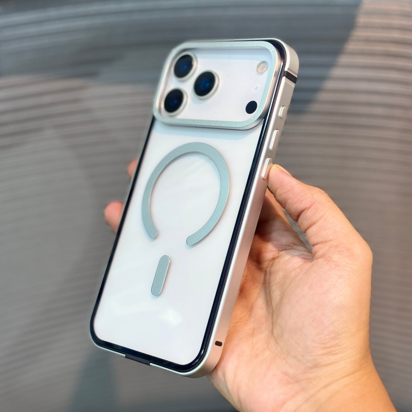 LumiFrame MagSafe iPhone 17 Case