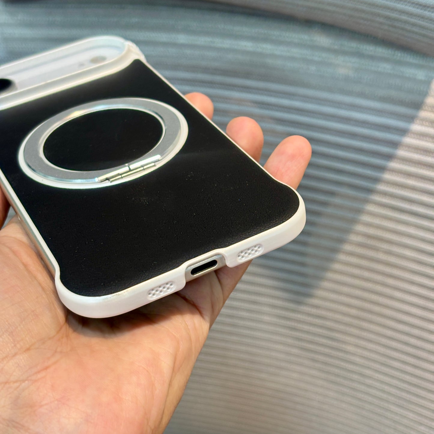 Axis Stand MagSafe iPhone 17 Series Case