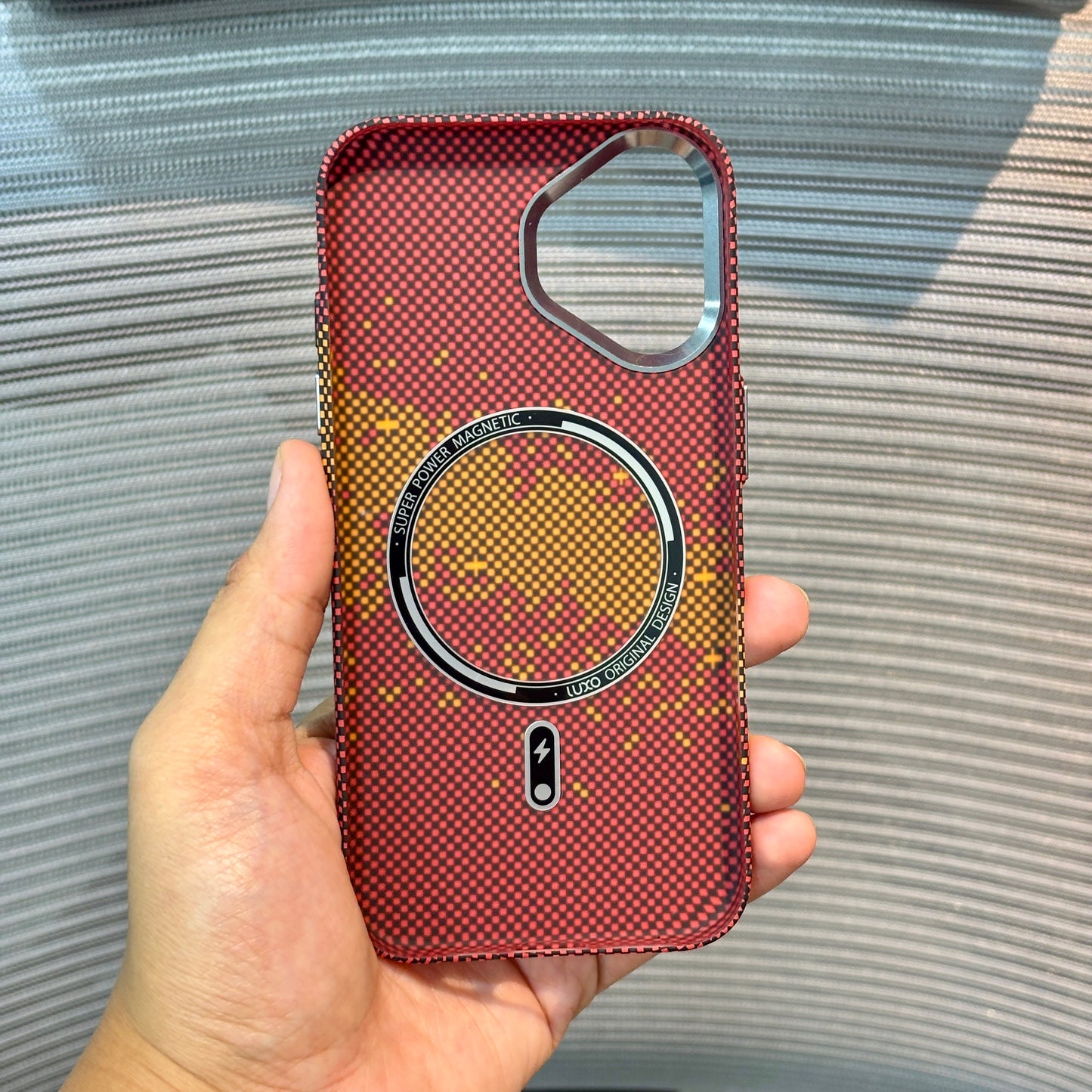 Carbonique MagSafe iPhone 16 Pro Case