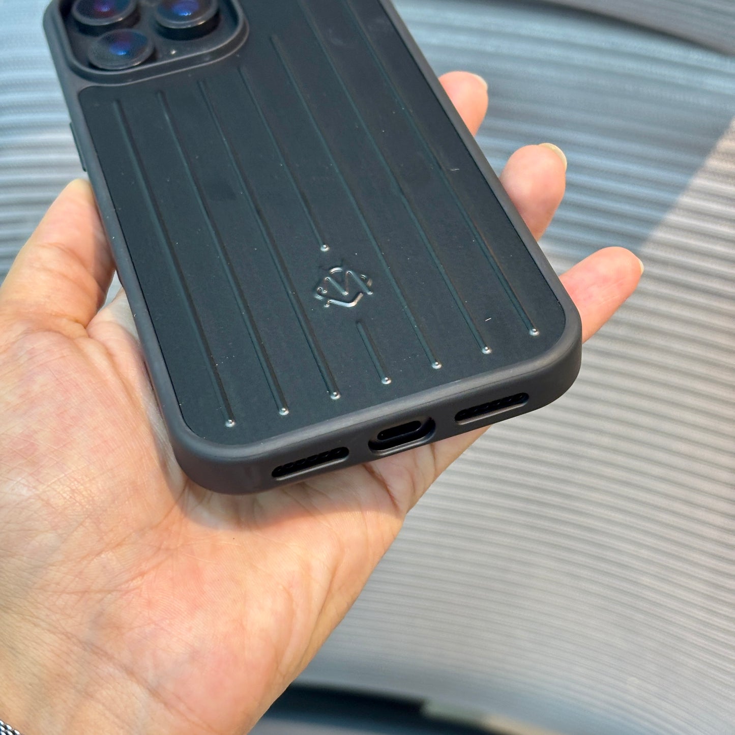 GrooveShield Aluminium iPhone 16 Pro Case