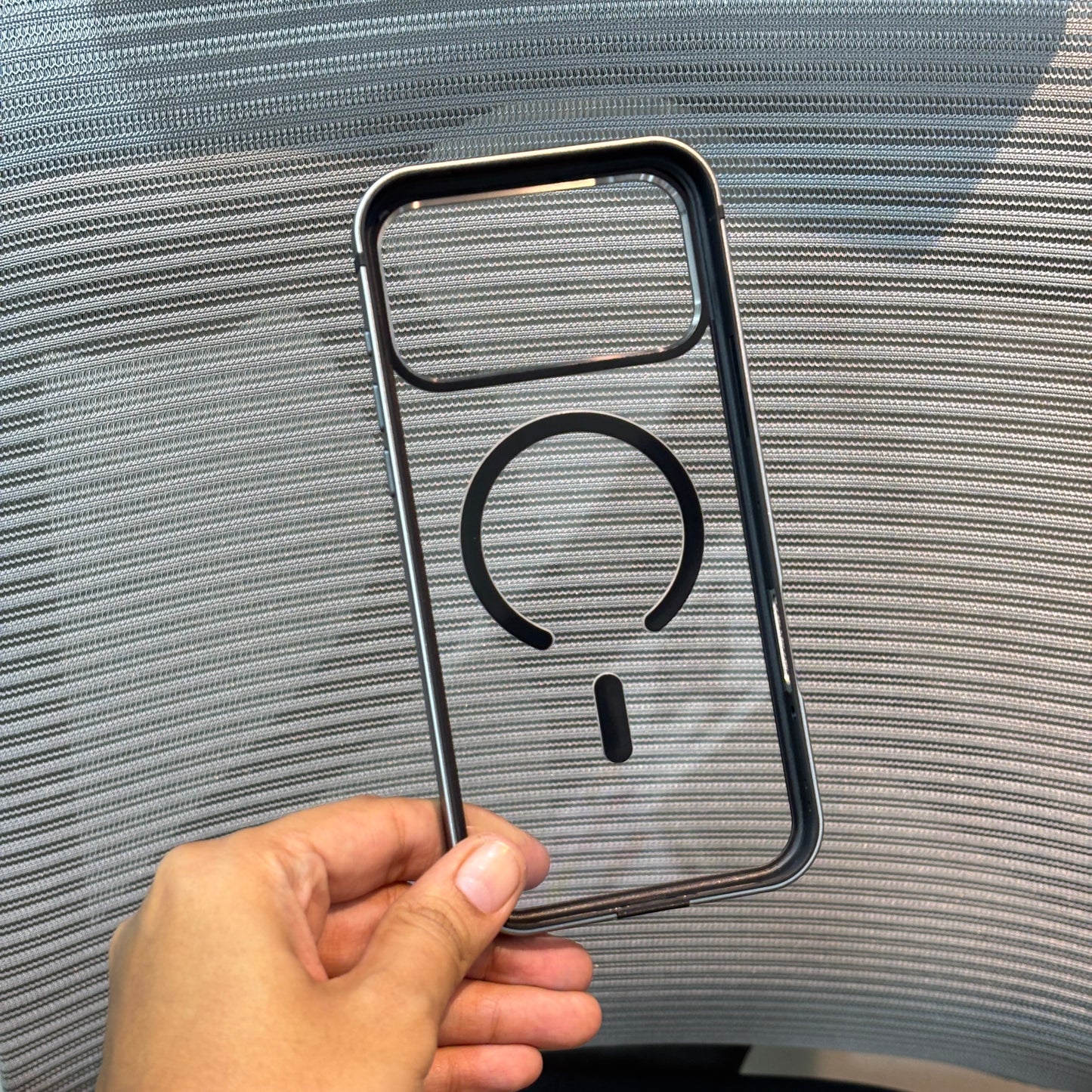 LumiFrame MagSafe iPhone 17 Pro Case