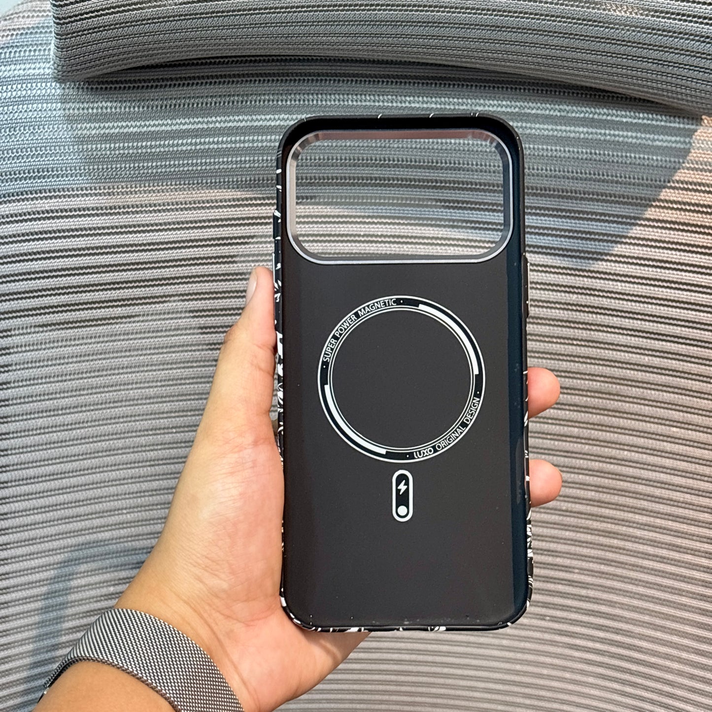 Carbonique MagSafe iPhone 17 Pro Max Case