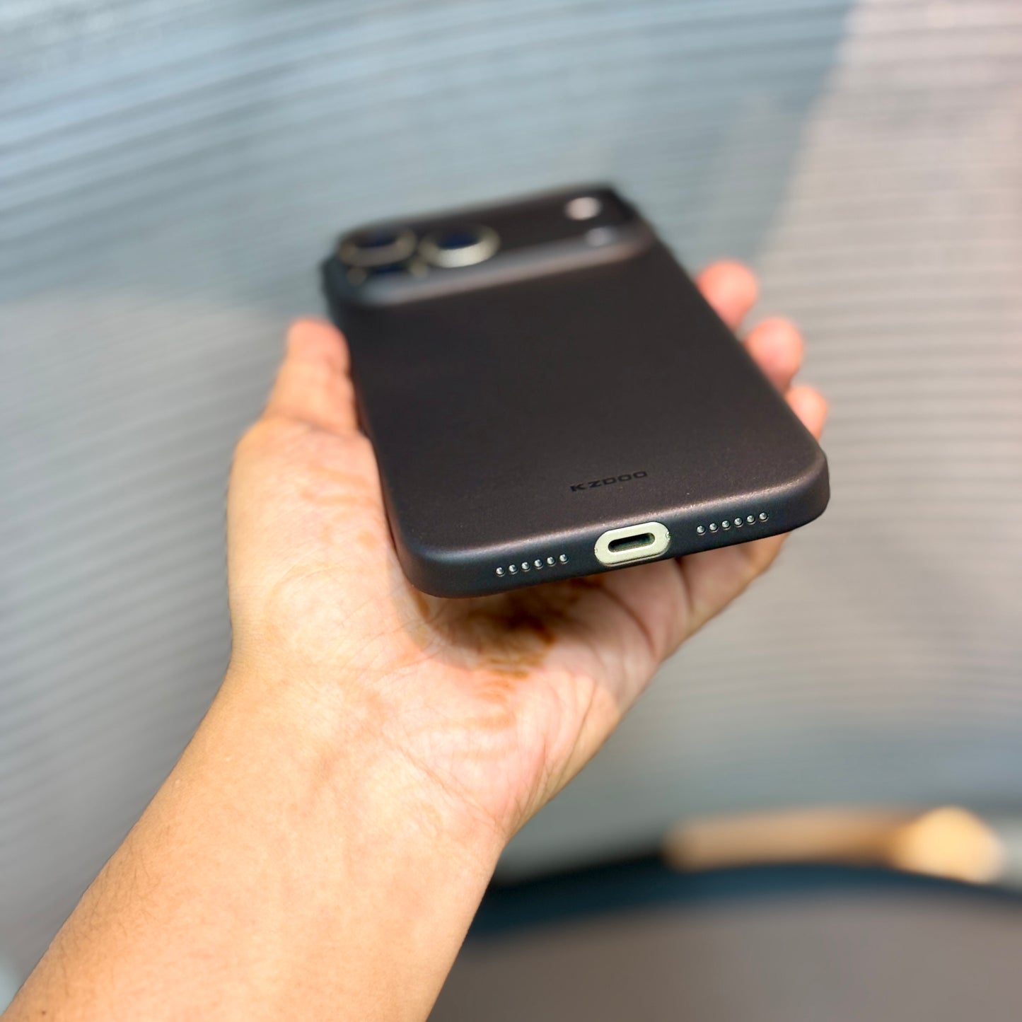 AirSkin Ultra-Slim iPhone 17 Pro Max Case