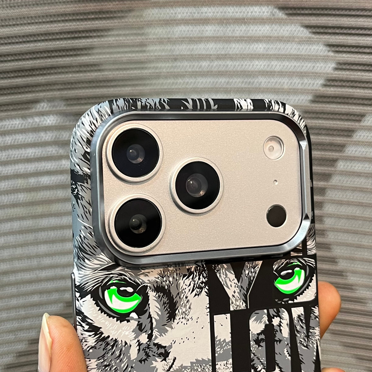 Premium Wildlife Carbon Fiber MagSafe iPhone Case