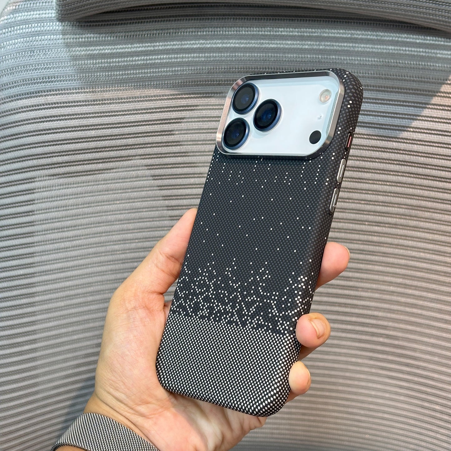 Carbonique MagSafe iPhone 16 Pro Case