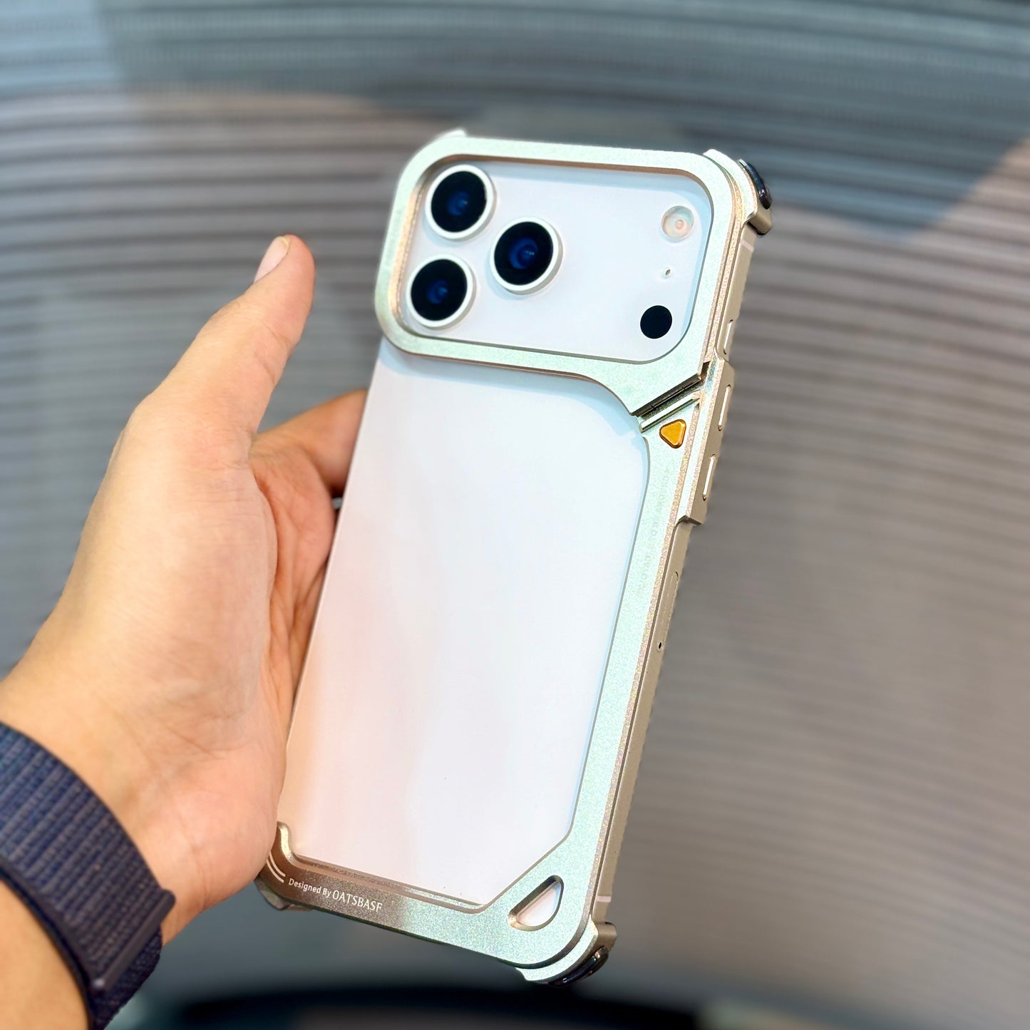 ShowCase Metal Bumper Stand iPhone 17 Pro Case