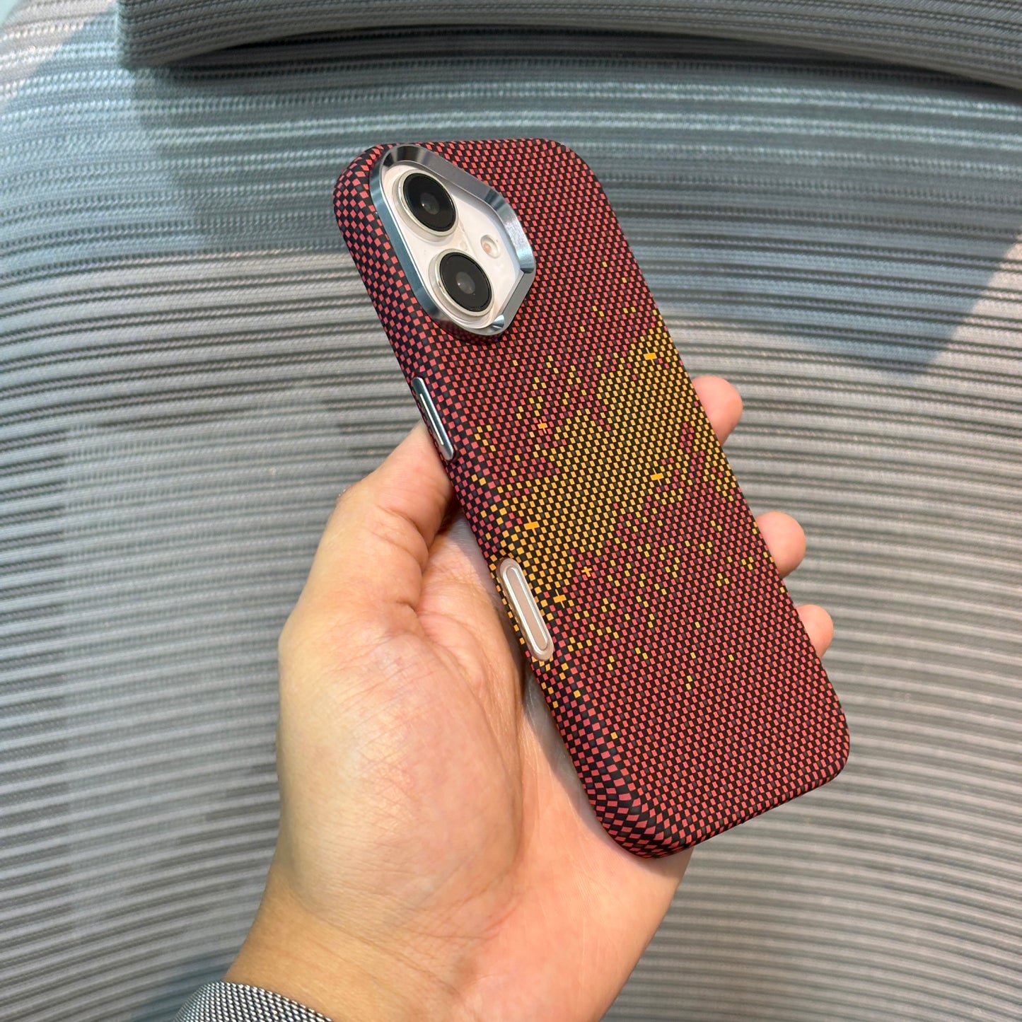 Carbonique MagSafe iPhone 16 Pro Case