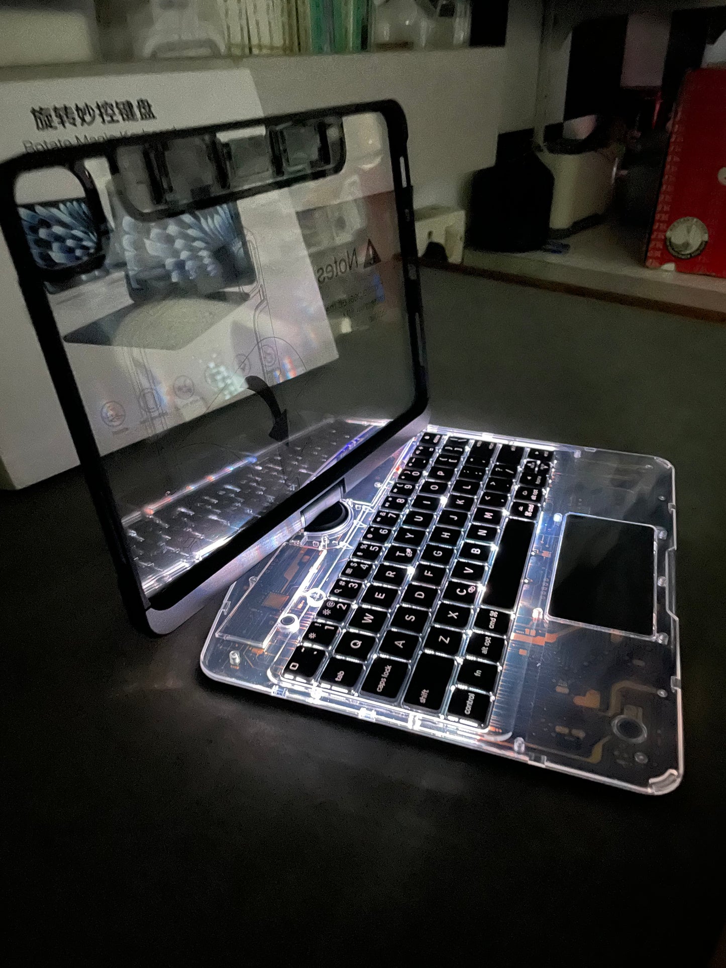 Transparent 360° Rotating iPad Magic Keyboard