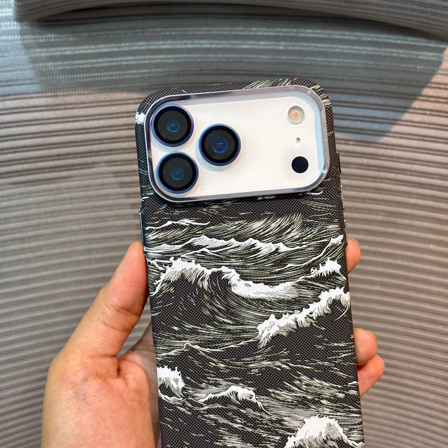 Carbonique MagSafe iPhone 16 Pro Case