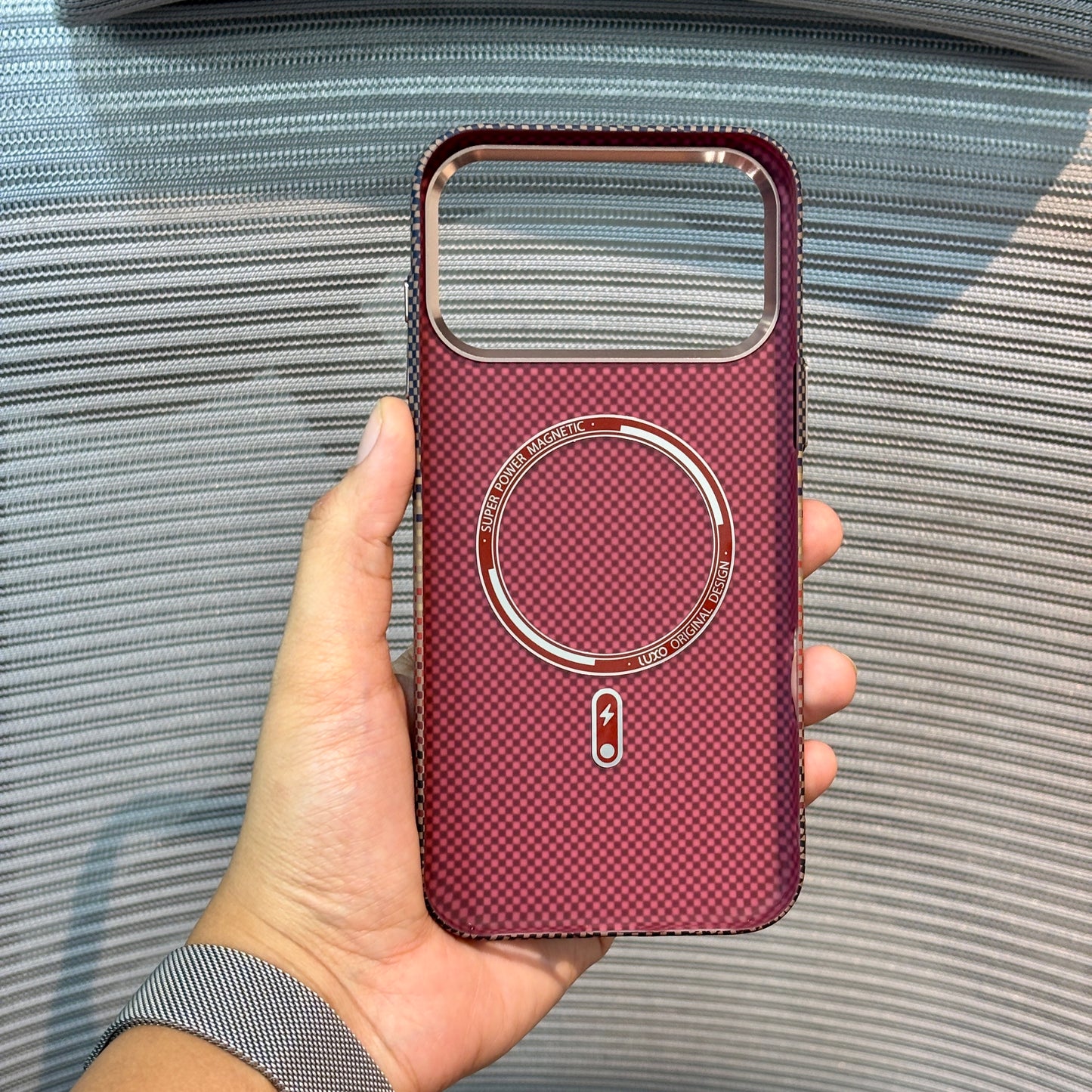 Carbonique MagSafe iPhone 16 Pro Case