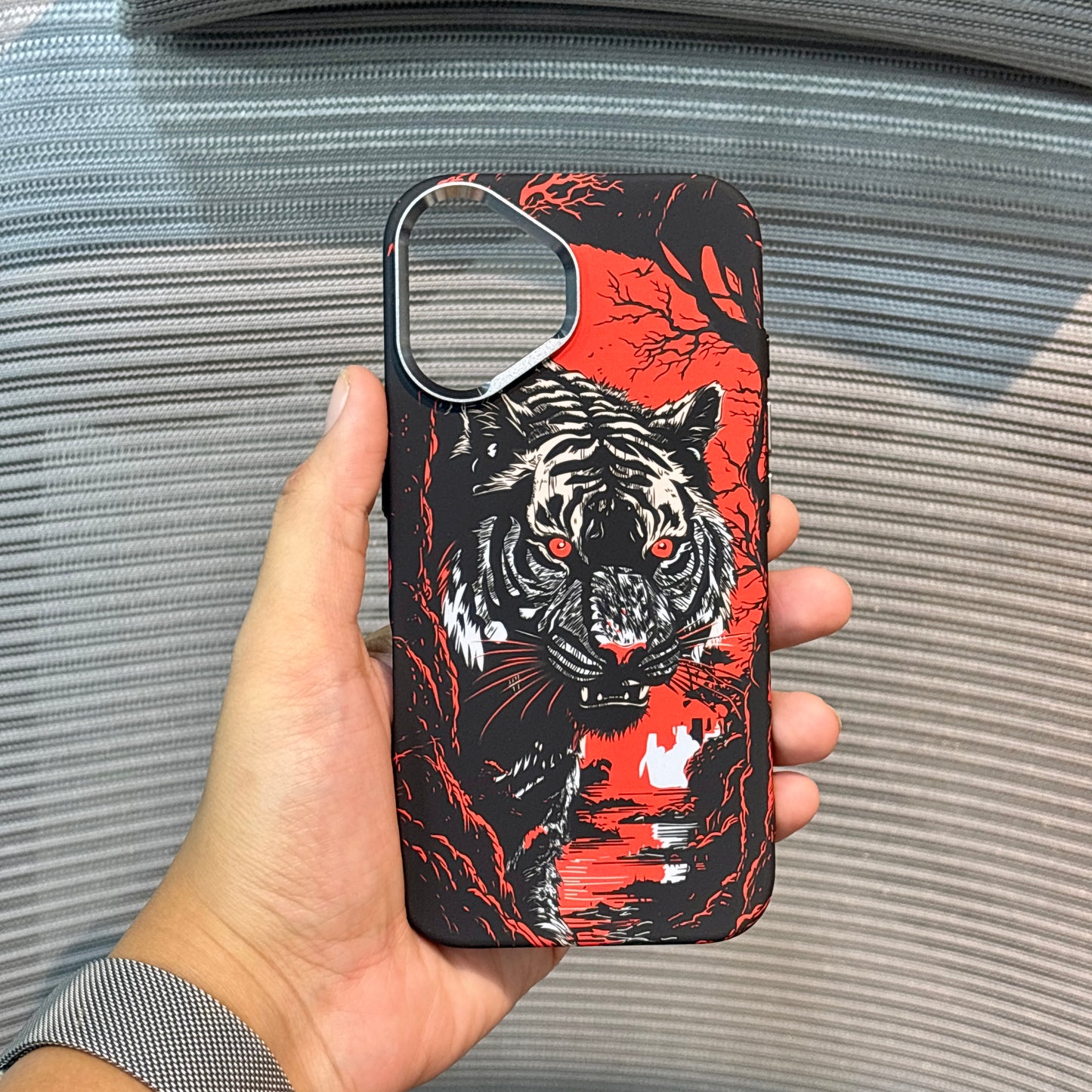 Carbonique MagSafe iPhone 16 Pro Case