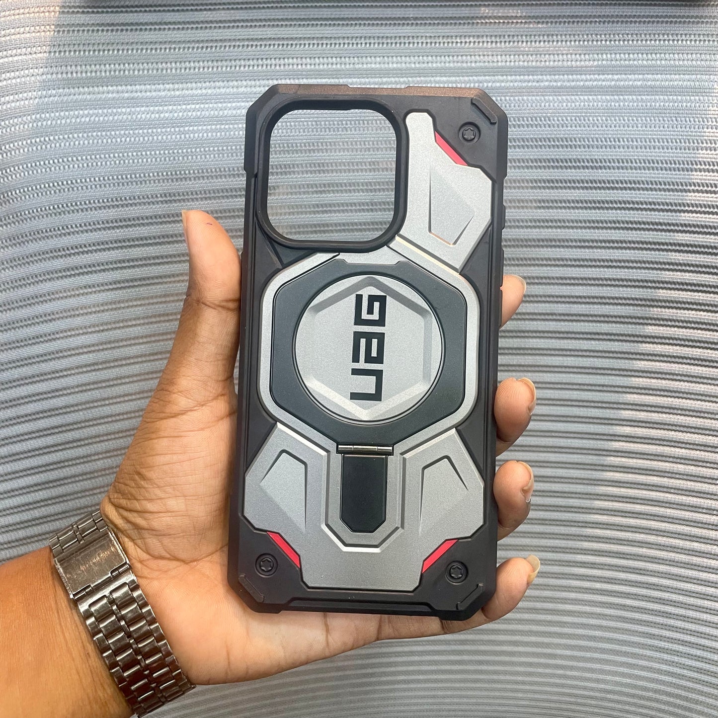 StandCore MagSafe iPhone 16 Pro Case