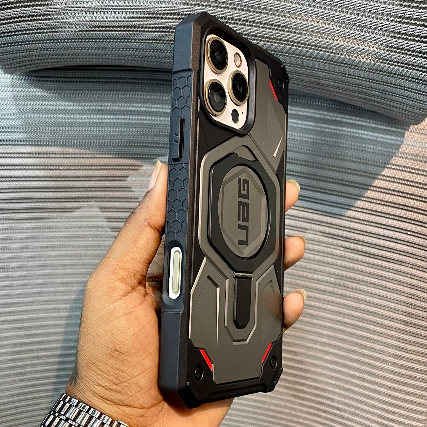 StandCore MagSafe iPhone 16 Pro Case