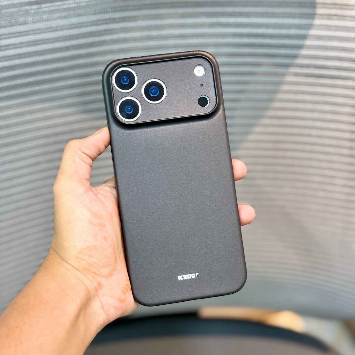 AirSkin Ultra-Slim iPhone 17 Pro Max Case