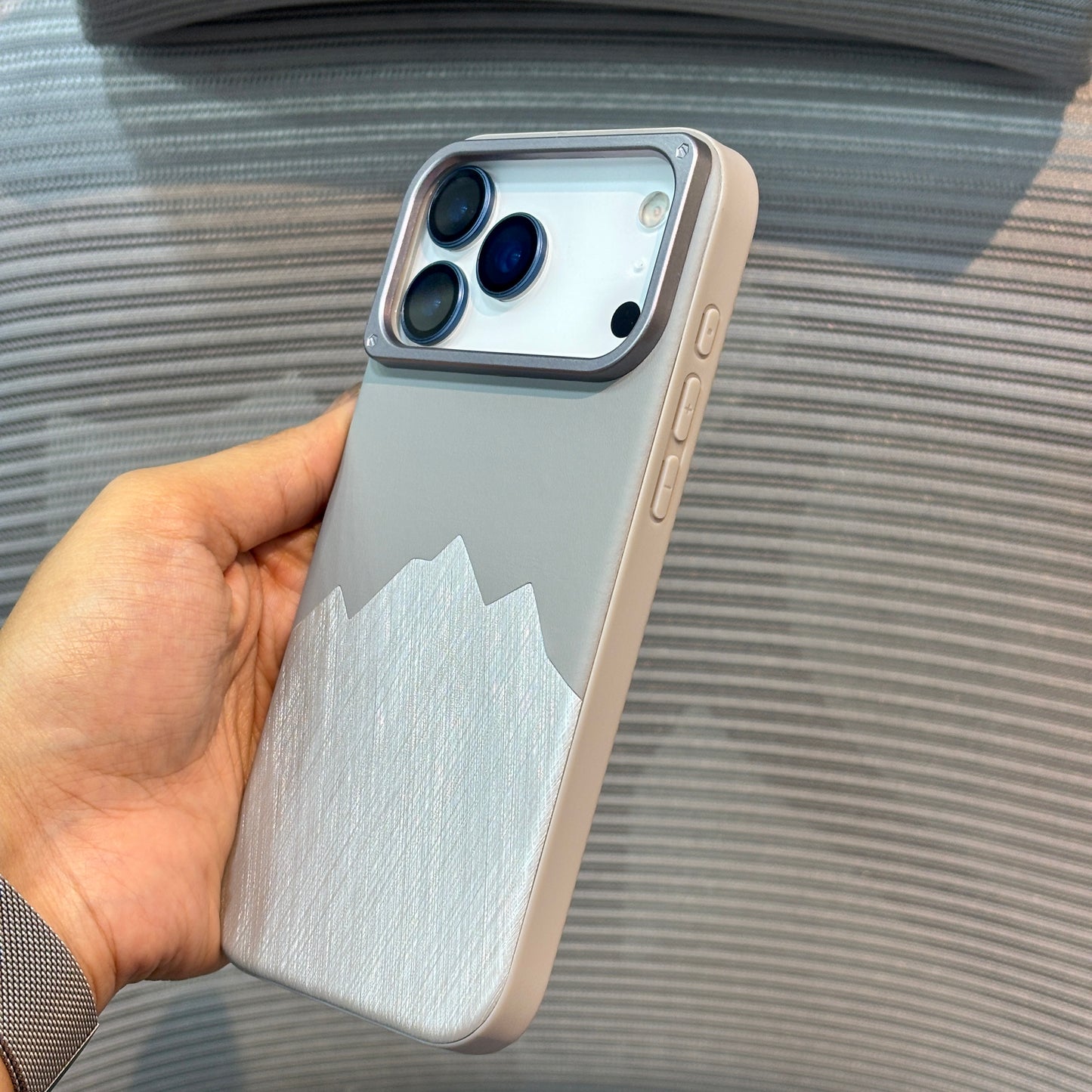 Foiluxe Leather Gloss iPhone 17 Pro Max Case