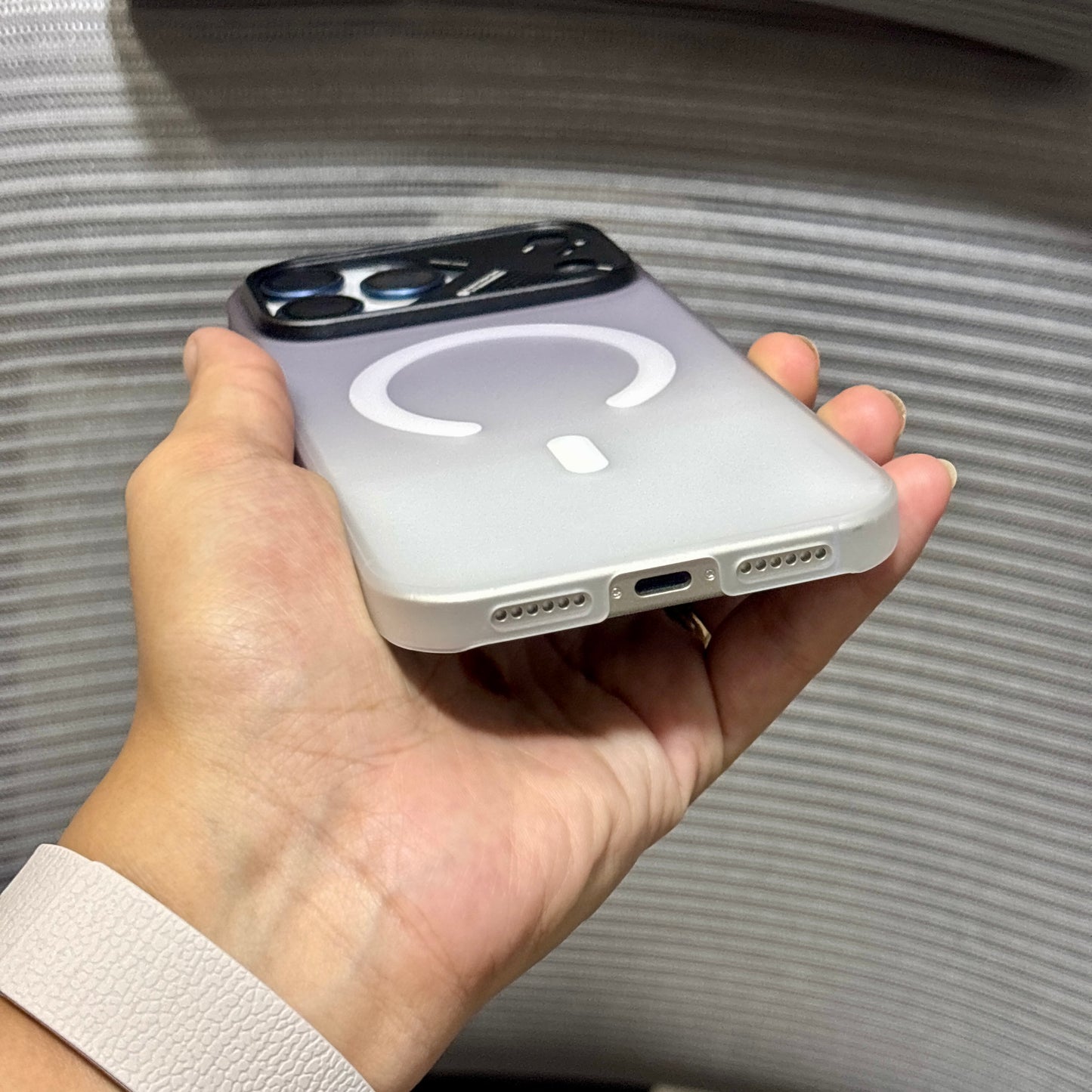 FrostVent MagSafe iPhone 17 Pro Max Case