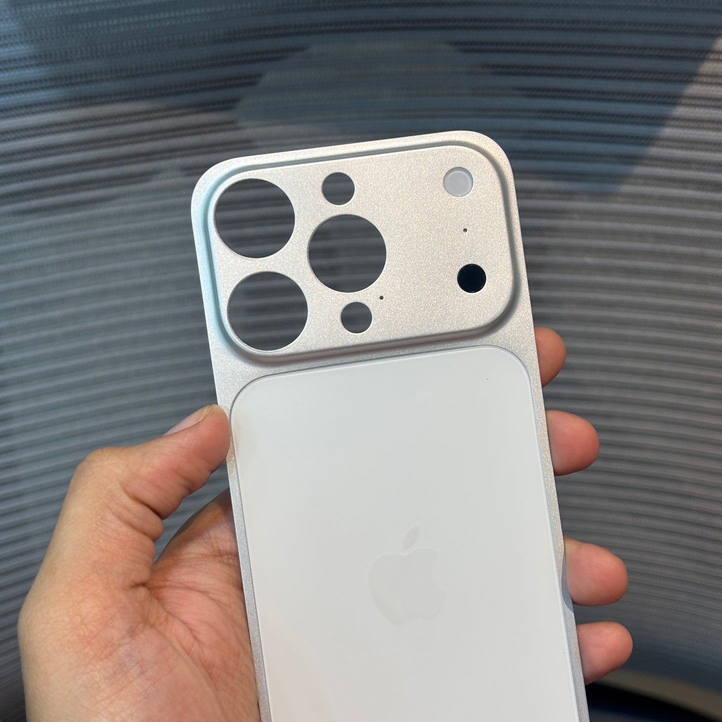 NeoConvert iPhone 17 Pro Max Back Plate