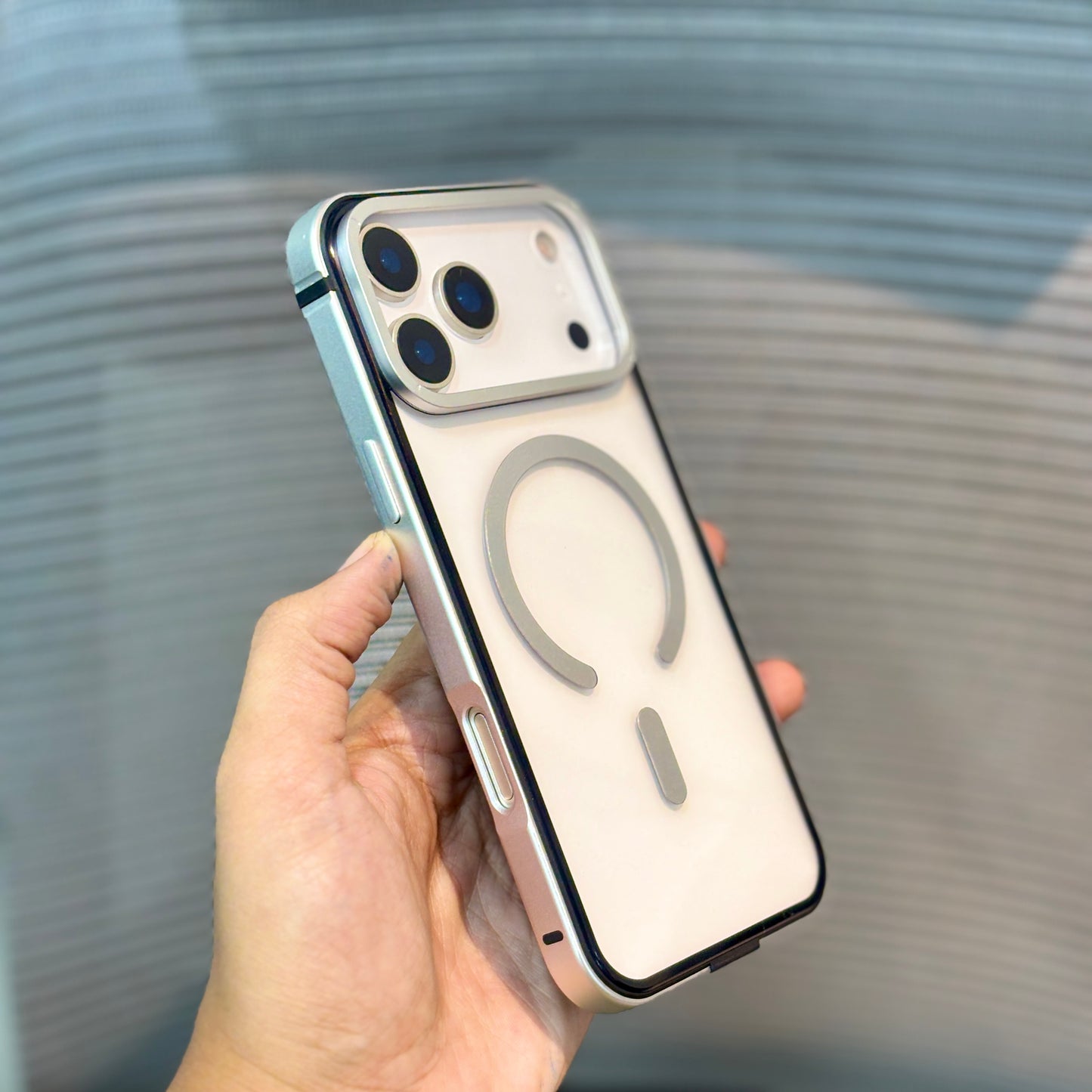 LumiFrame MagSafe iPhone 17 Case