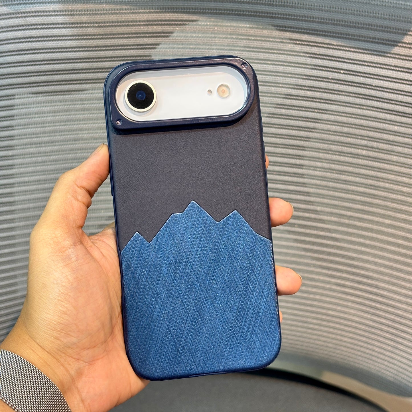 Foiluxe Leather Gloss iPhone 17 Case