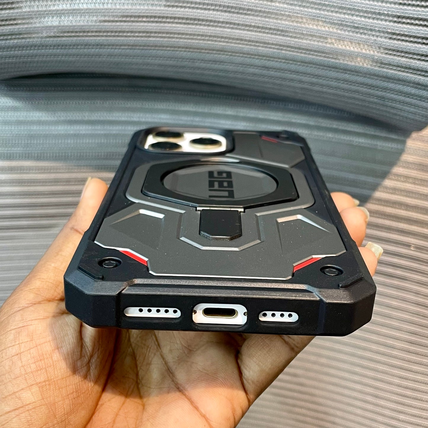 StandCore MagSafe iPhone 16 Pro Case