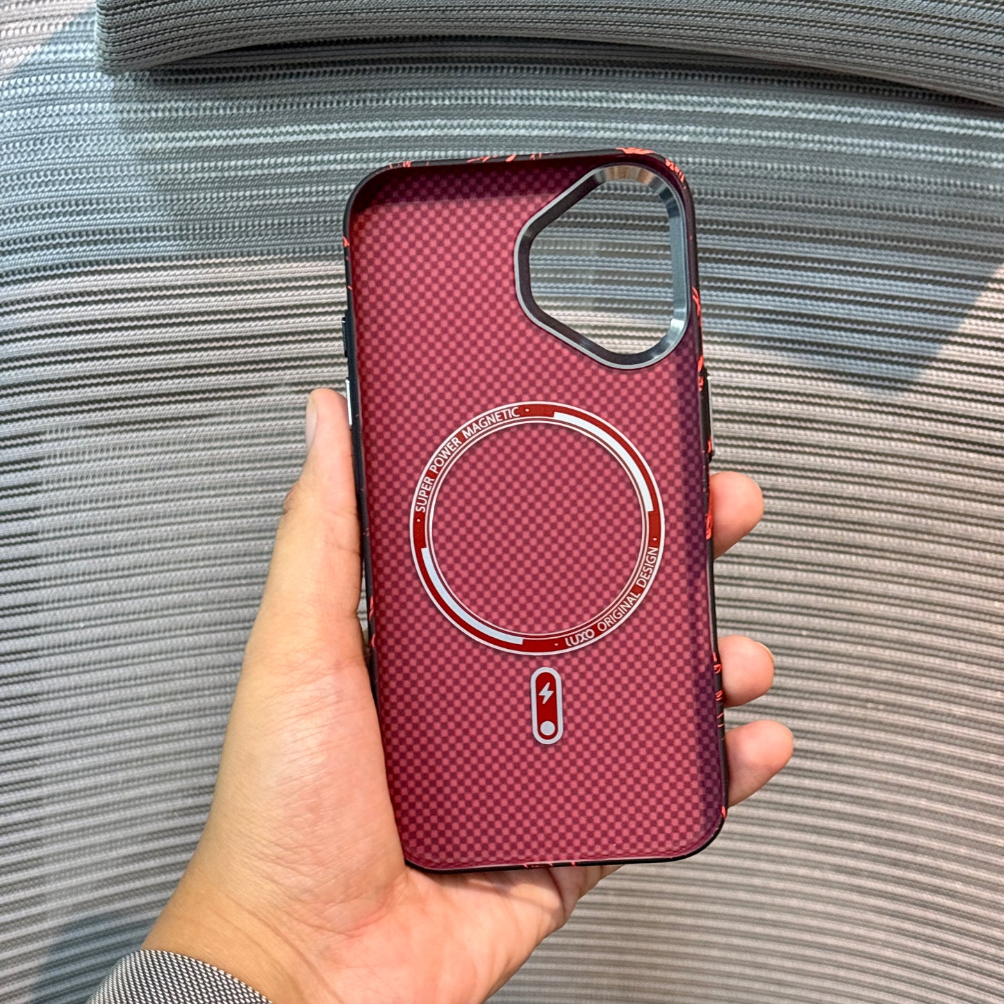 Carbonique MagSafe iPhone 16 Pro Case