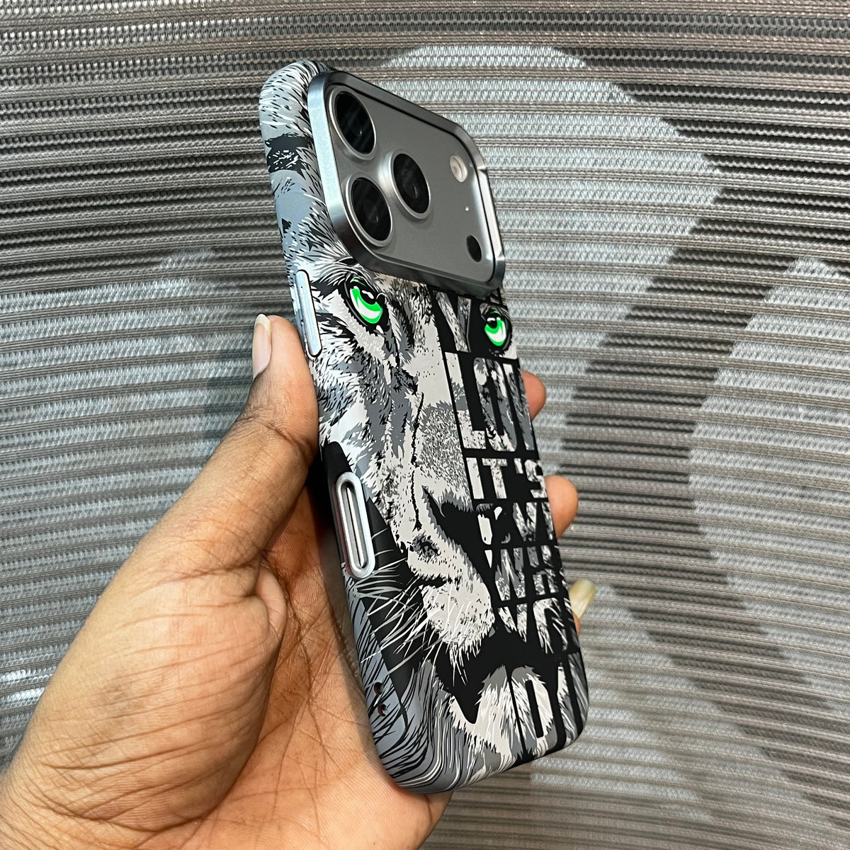 Premium Wildlife Carbon Fiber MagSafe iPhone Case