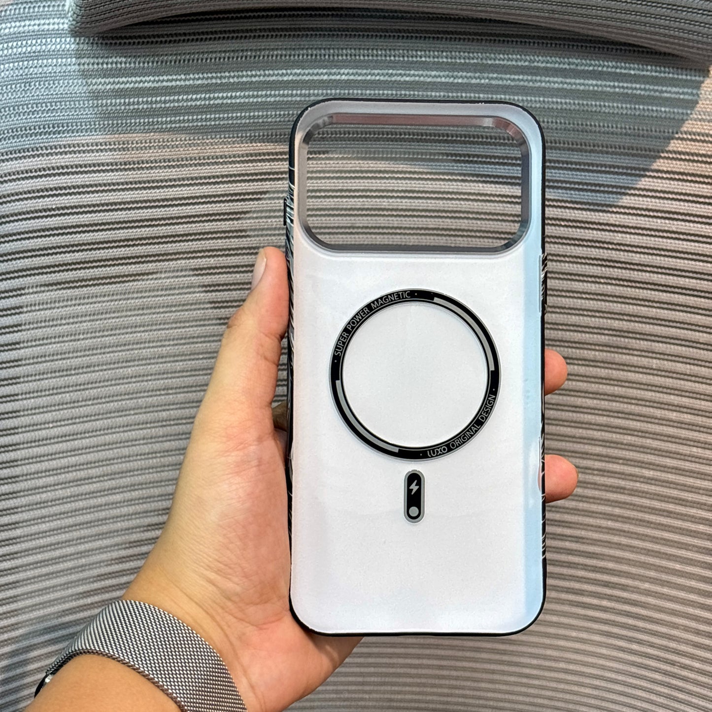 Carbonique MagSafe iPhone 17 Pro Case