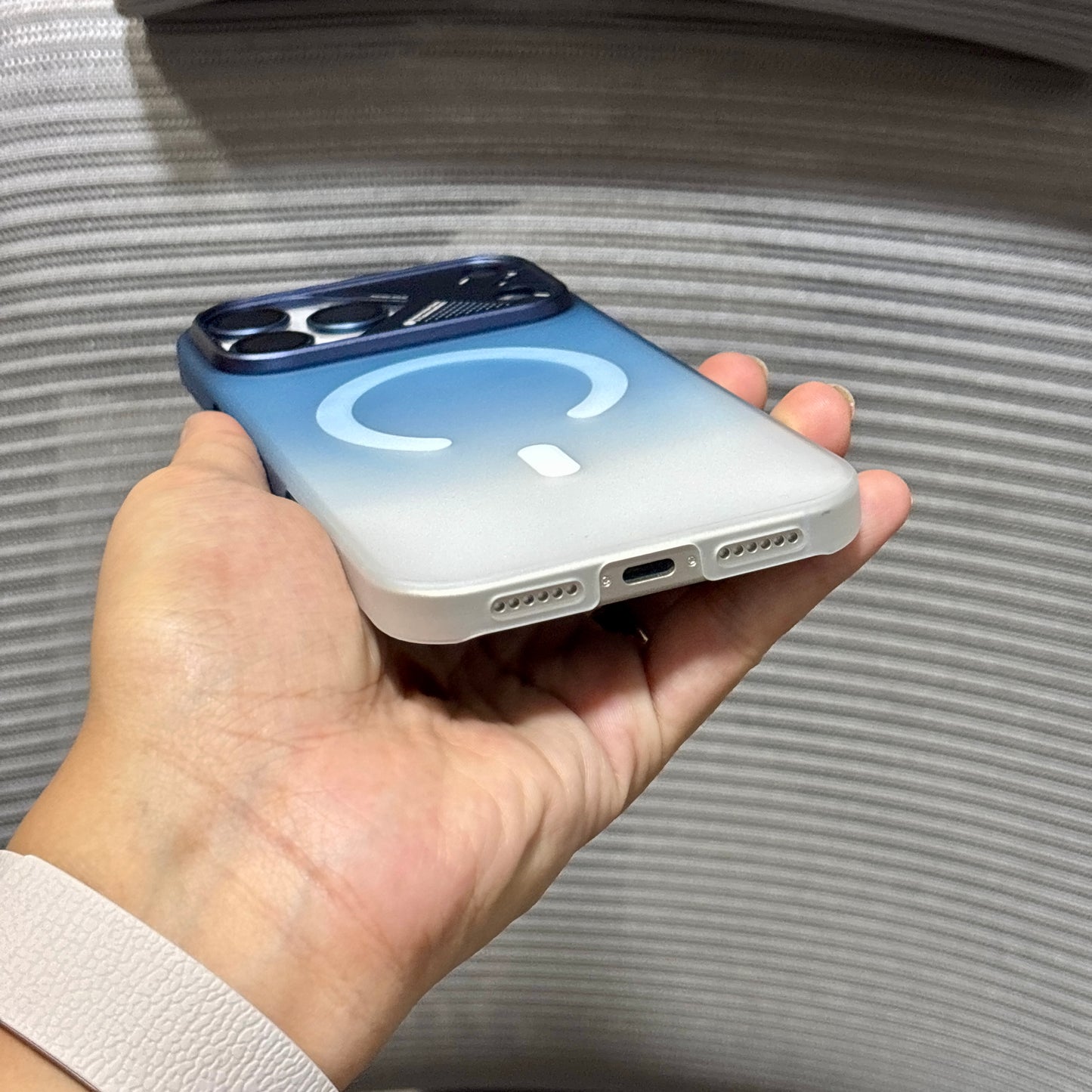 FrostVent MagSafe iPhone 17 Pro Max Case