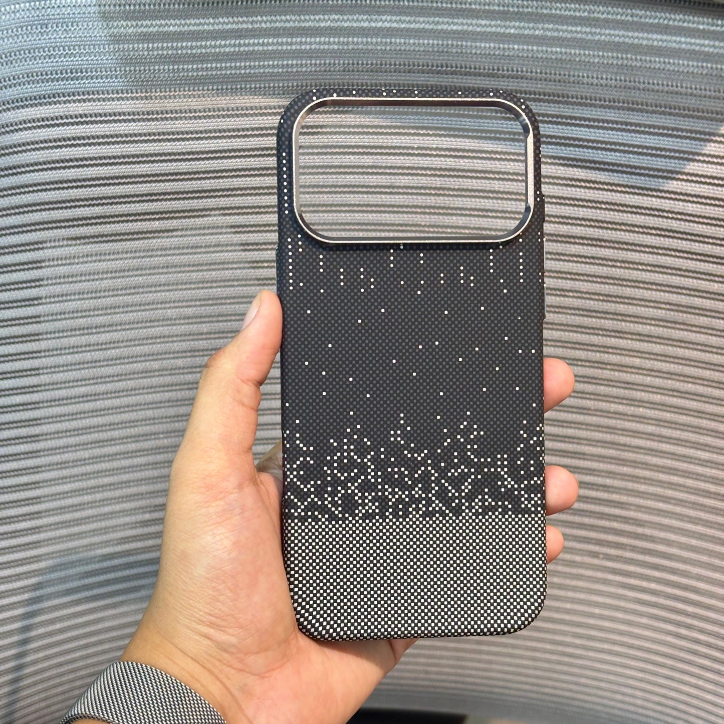 Carbonique MagSafe iPhone 16 Pro Case