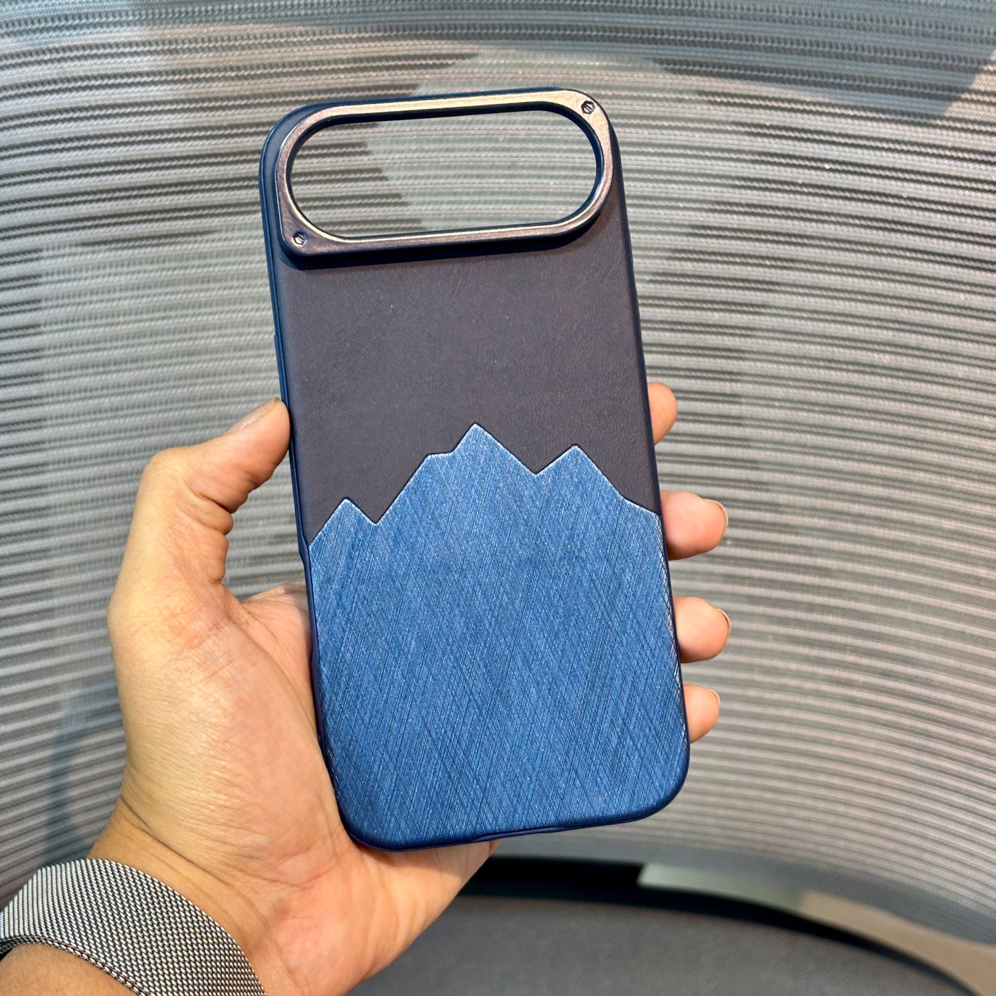 Foiluxe Leather Gloss iPhone 17 Case