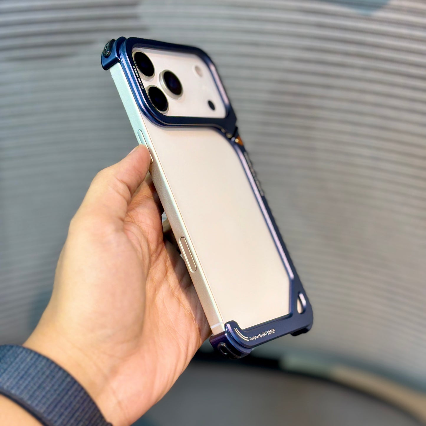 ShowCase Metal Bumper Stand iPhone 17 Pro Max Case