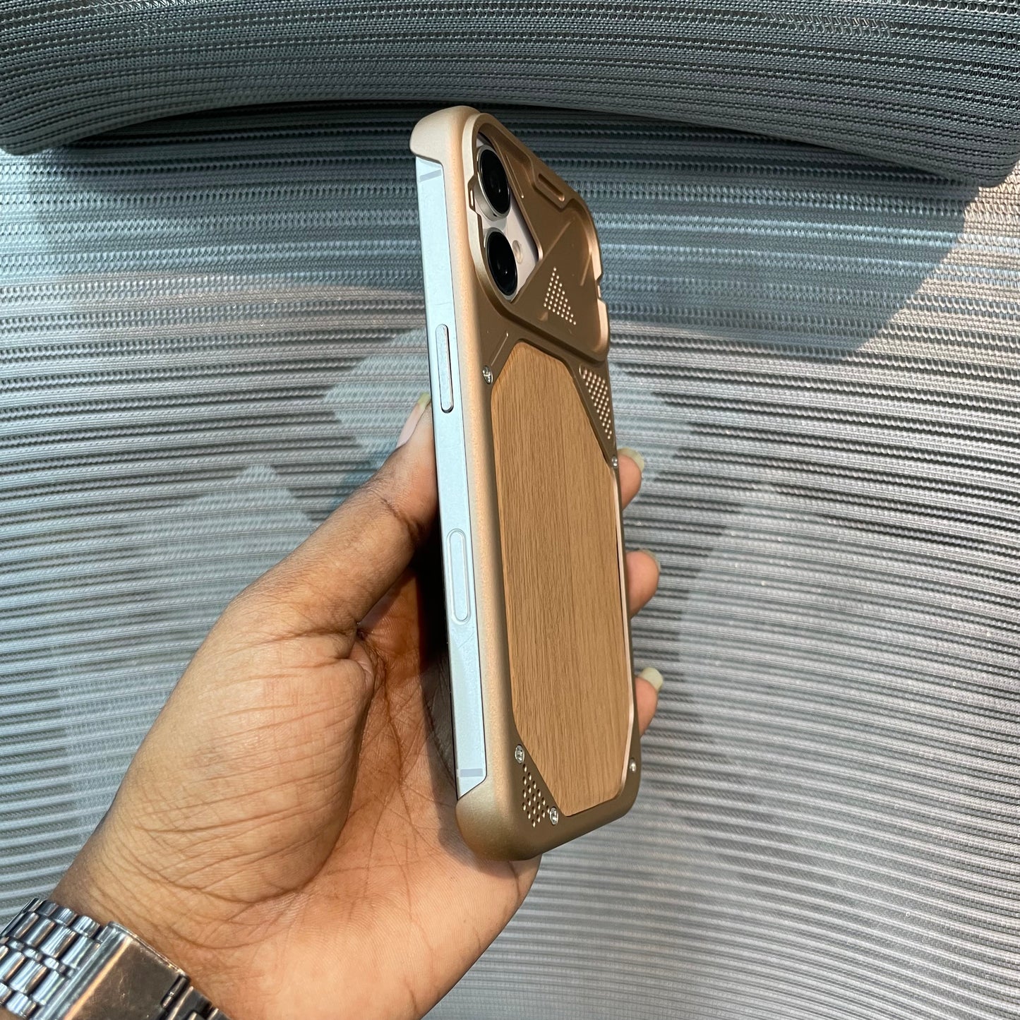 WoodFrame Slim iPhone 17 Case