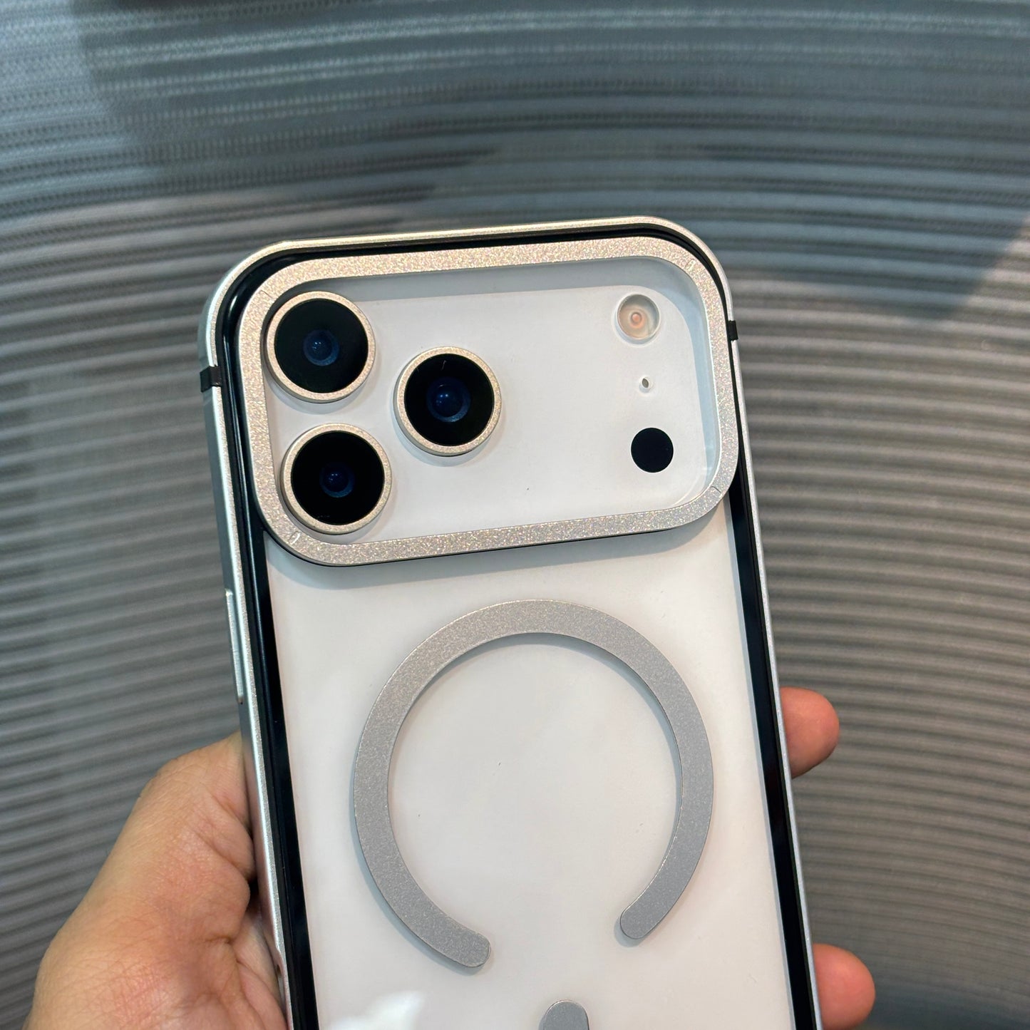 LumiFrame MagSafe iPhone 17 Case