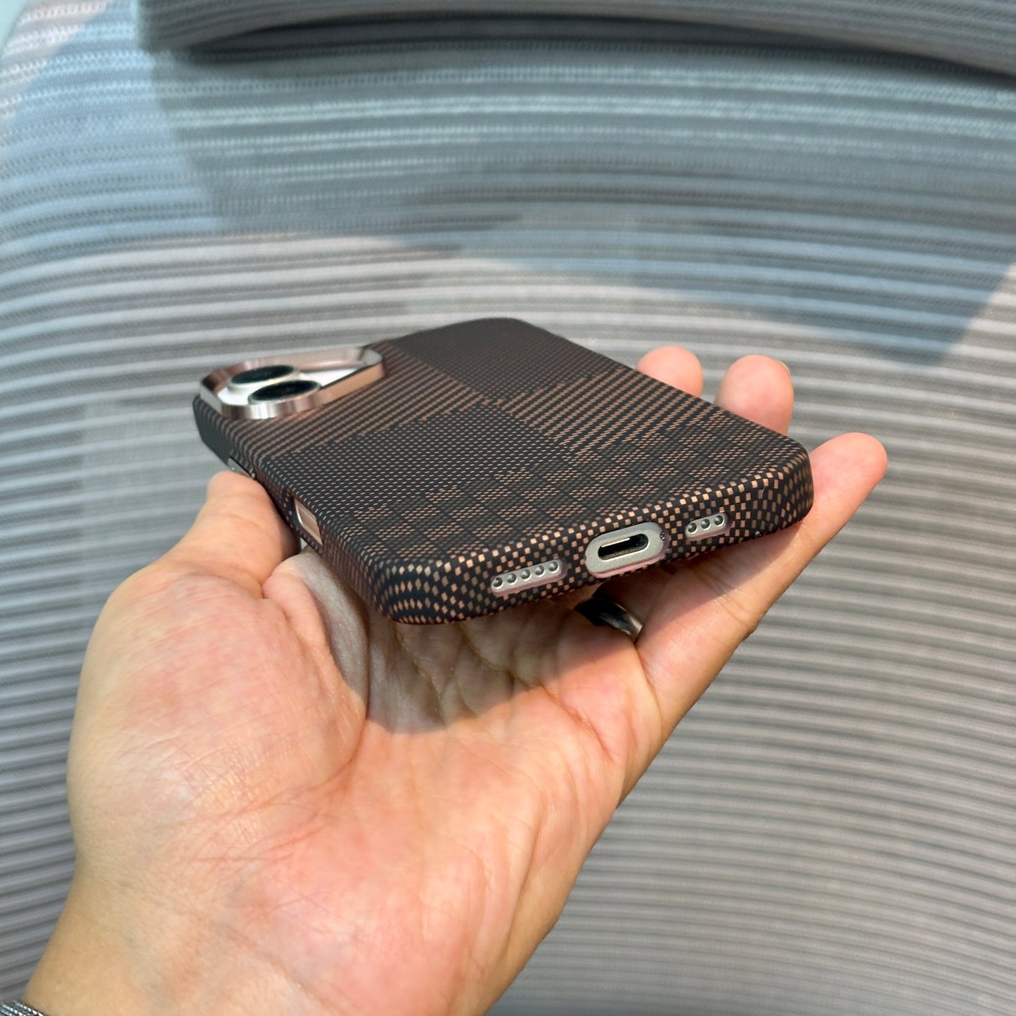 Carbonique MagSafe iPhone 16 Pro Case