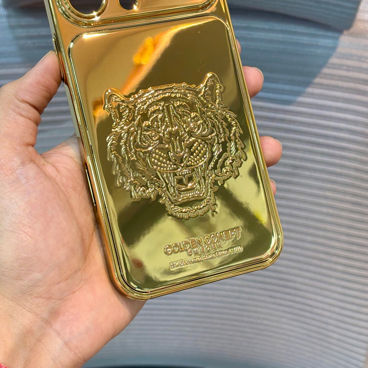 GoldLion Mirror iPhone 16 Series Case