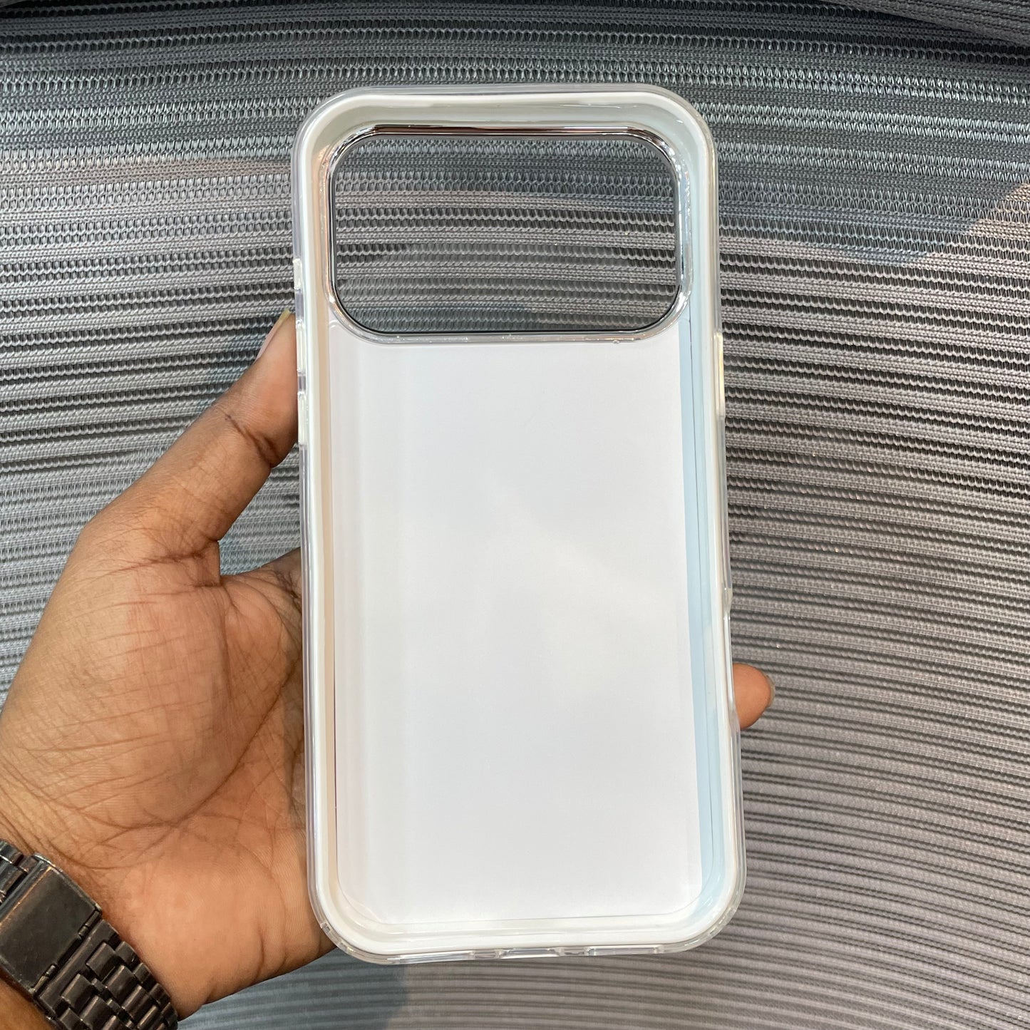 BowÉlite Glitter iPhone 17 Series Case