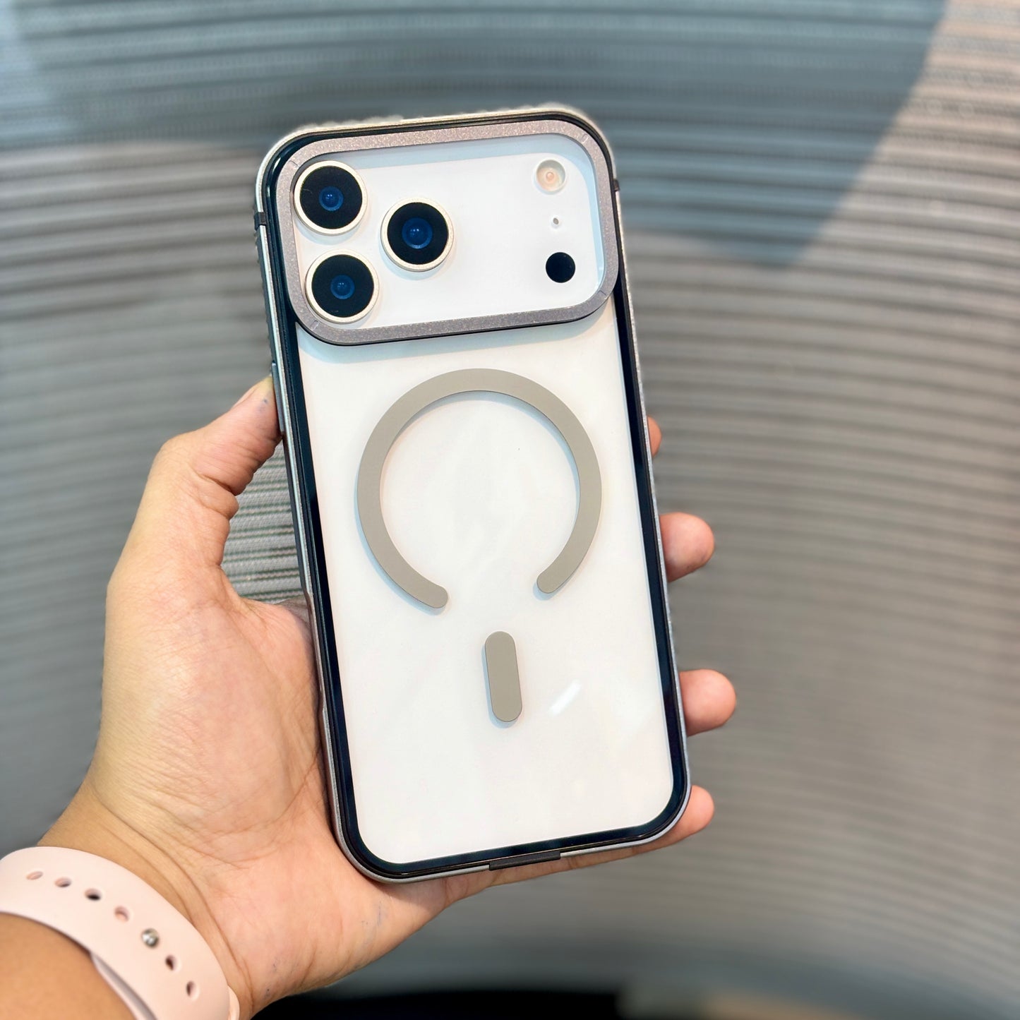 LumiFrame MagSafe iPhone 17 Pro Case