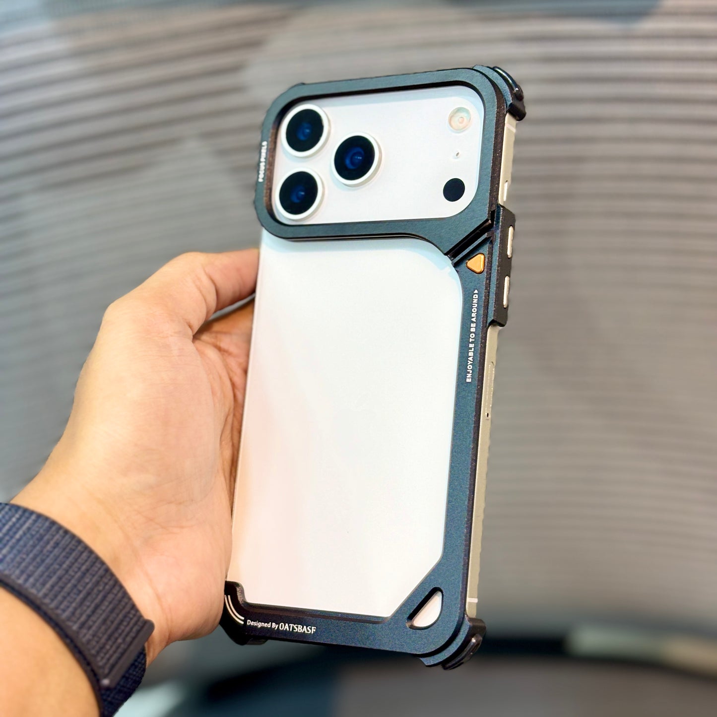 ShowCase Metal Bumper Stand iPhone 17 Pro Max Case