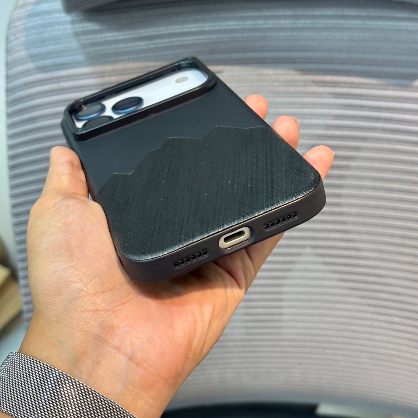 Foiluxe Leather Gloss iPhone 17 Case