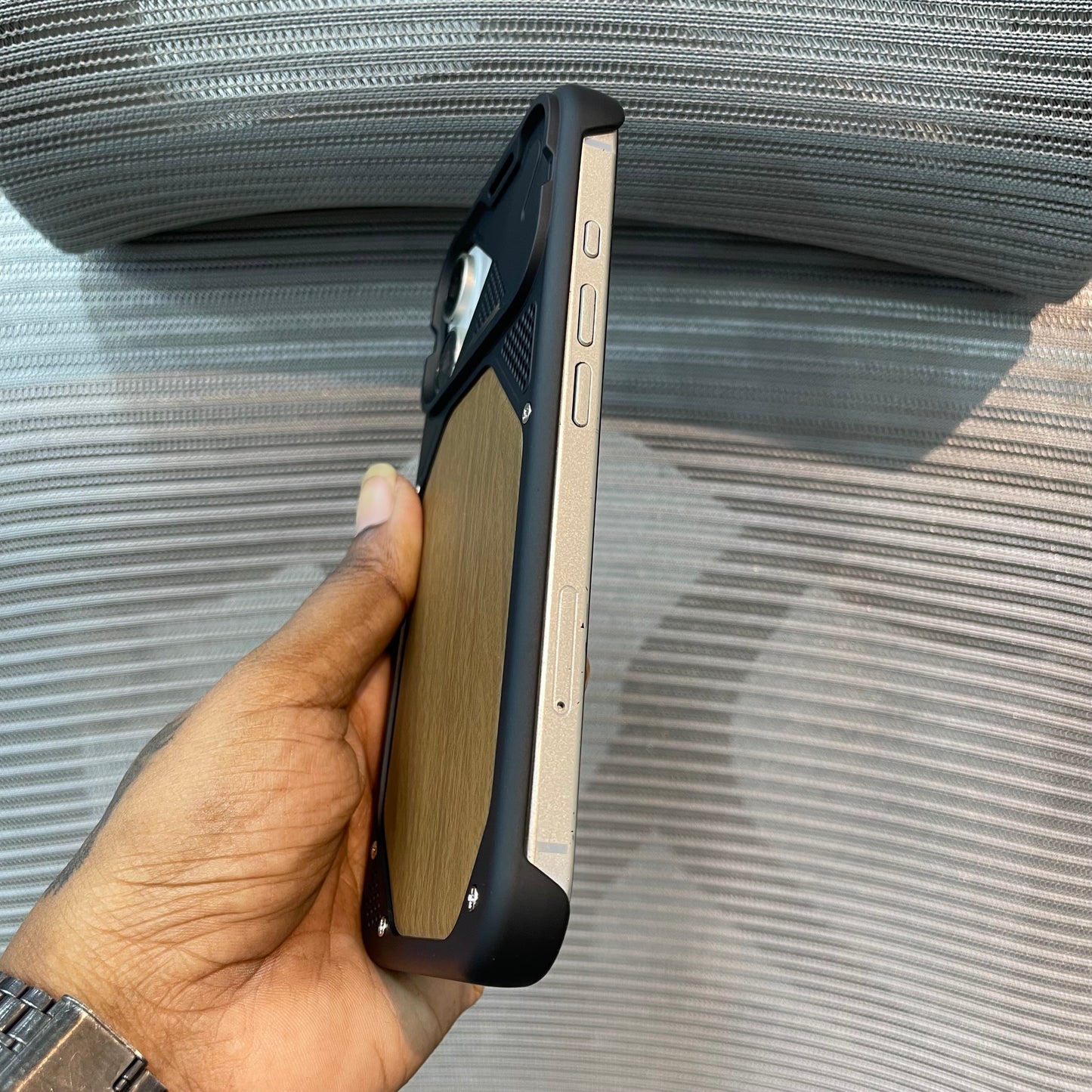 WoodFrame Slim iPhone 17 Case