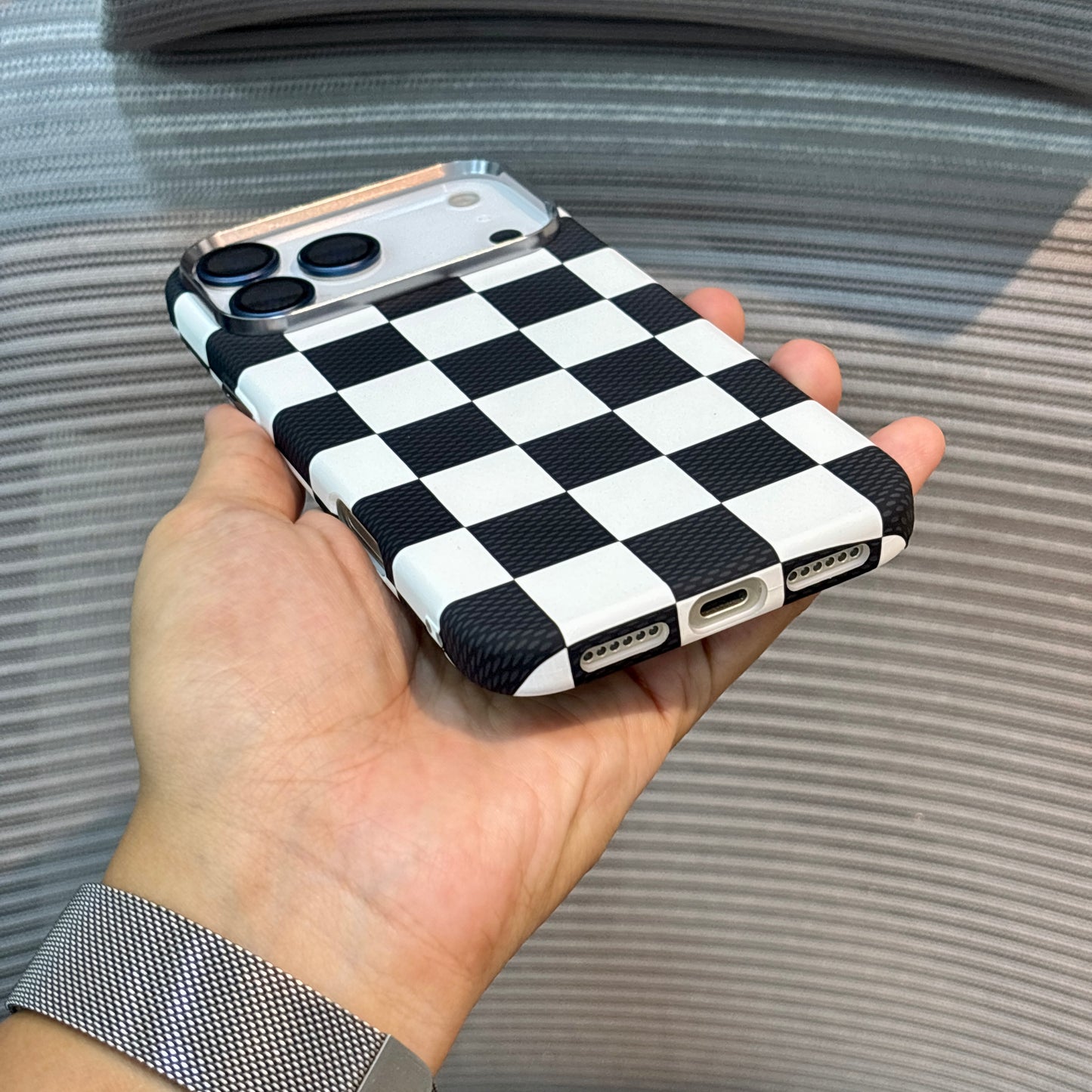 Carbonique MagSafe iPhone 17 Case