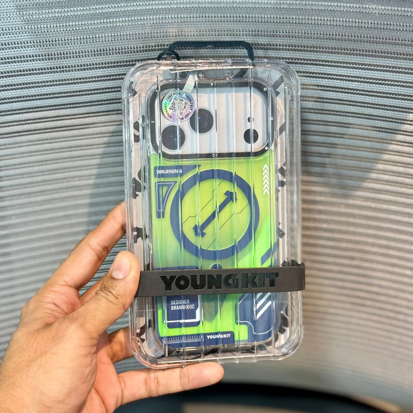 Green LumiQuicksand Night Glow iPhone 17 Pro Case