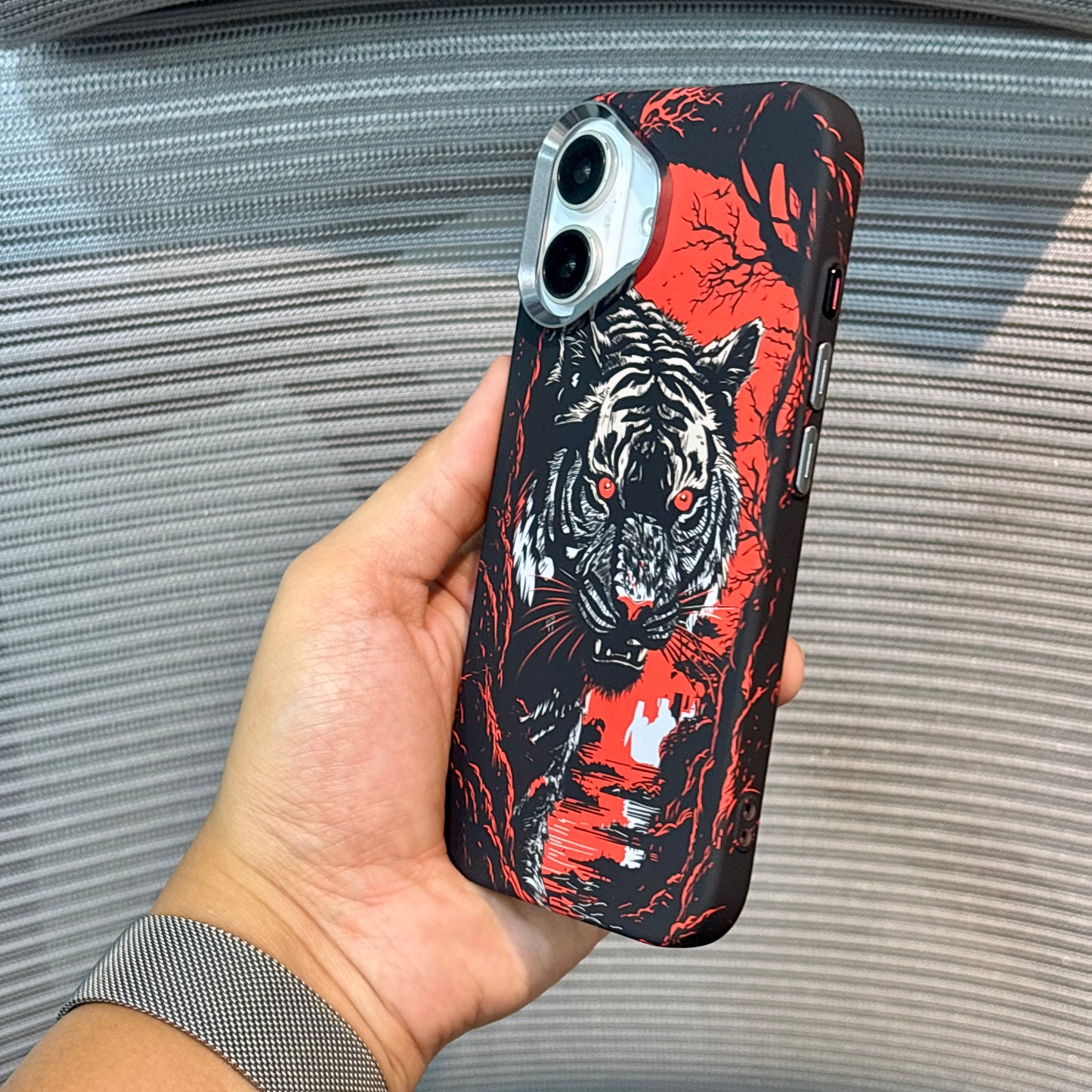 Carbonique MagSafe iPhone 16 Pro Case