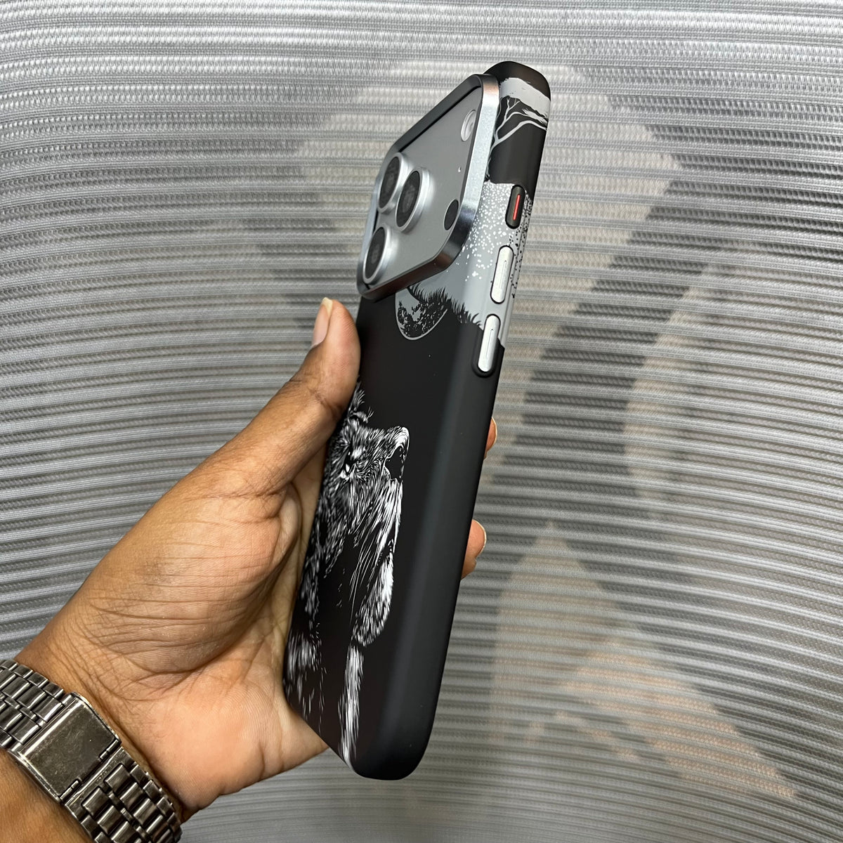 Premium Wildlife Carbon Fiber MagSafe iPhone Case