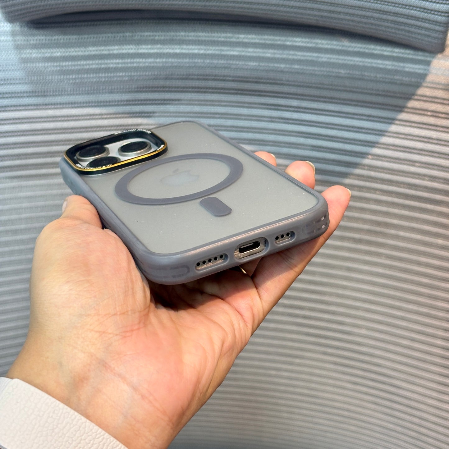 SmokeEdge MagSafe Clear iPhone Case